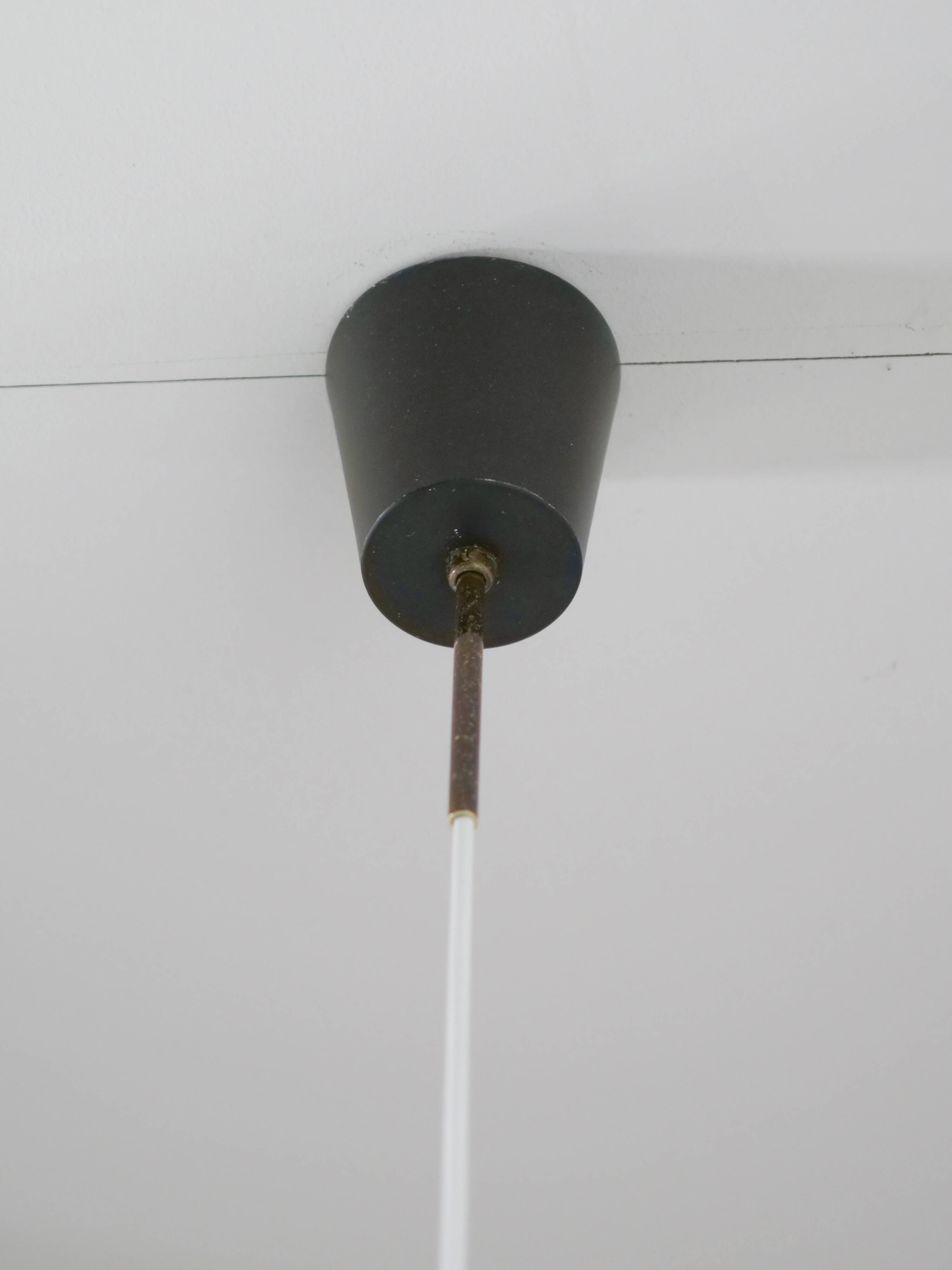 Suspension italienne en opaline satinée mid-century