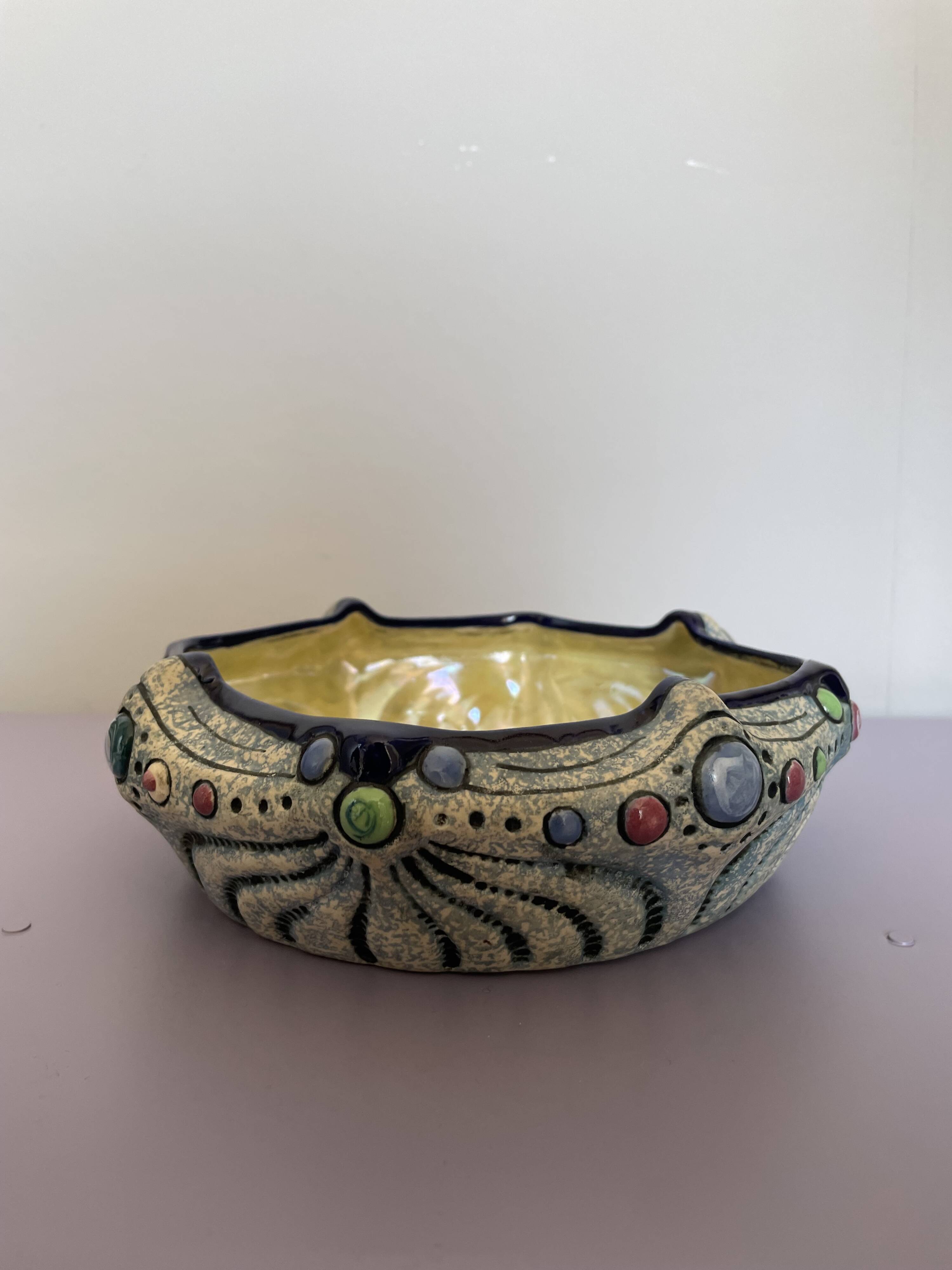 Art Nouveau pocket emptier