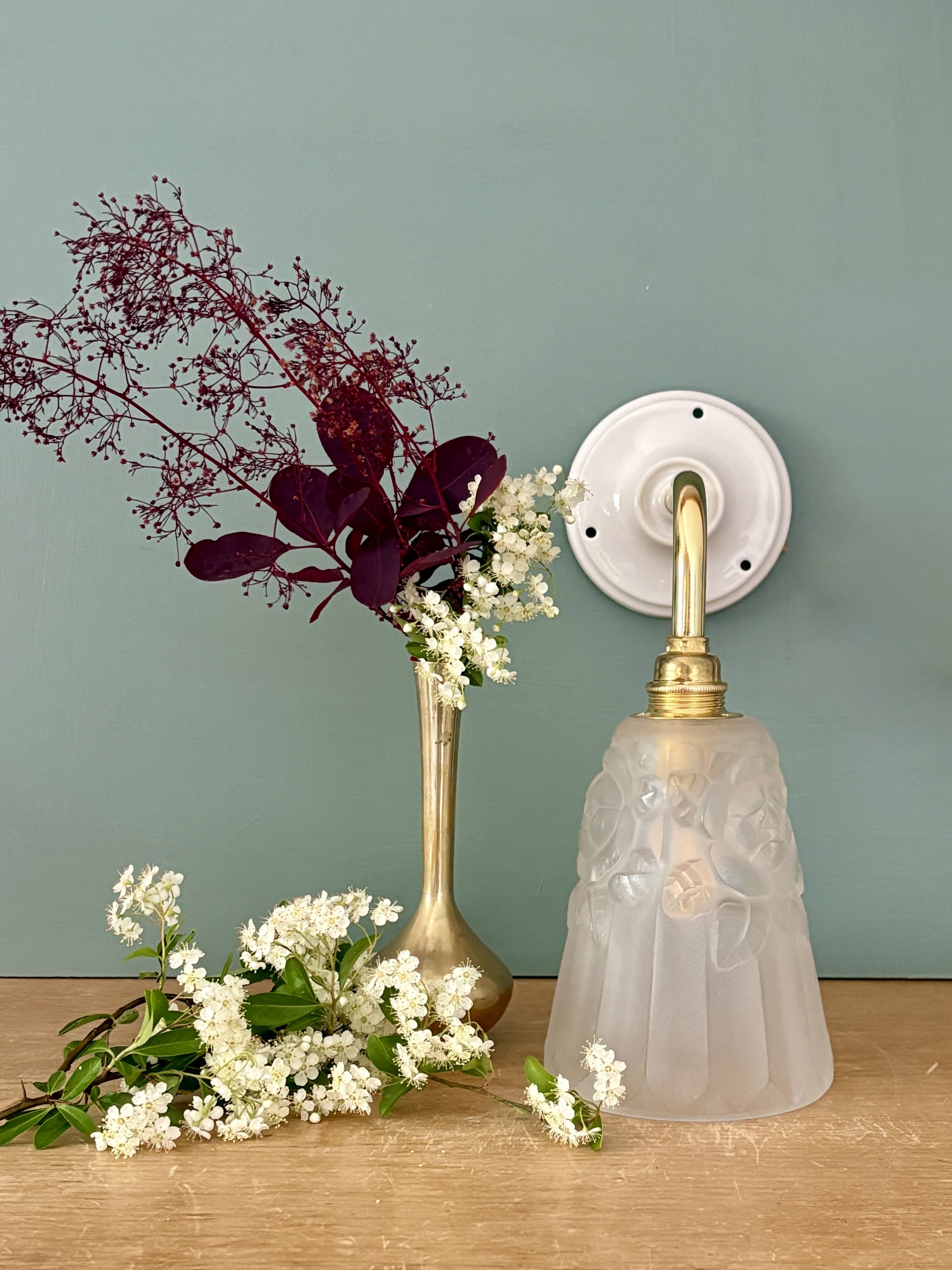 Vintage Art Deco curved tulip wall light - Degué