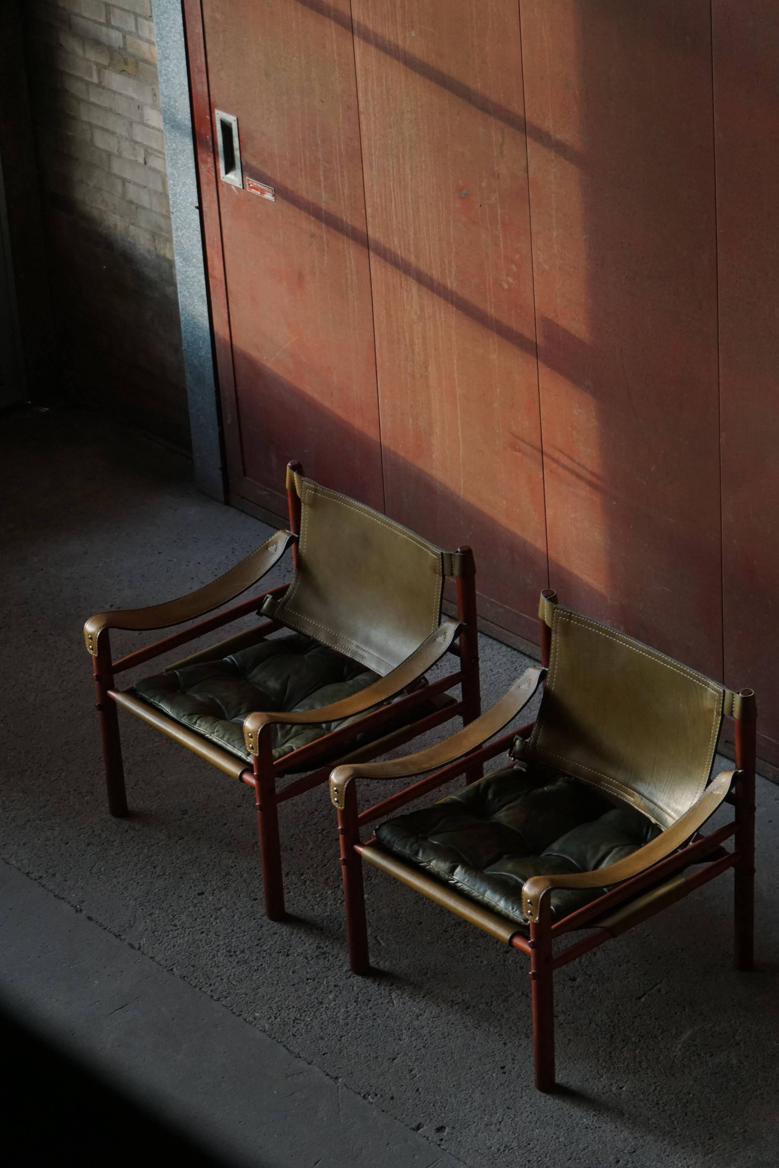Arne Norell, Pair of "Sirocco" Safari armchairs in ash and green leather, 1960s.