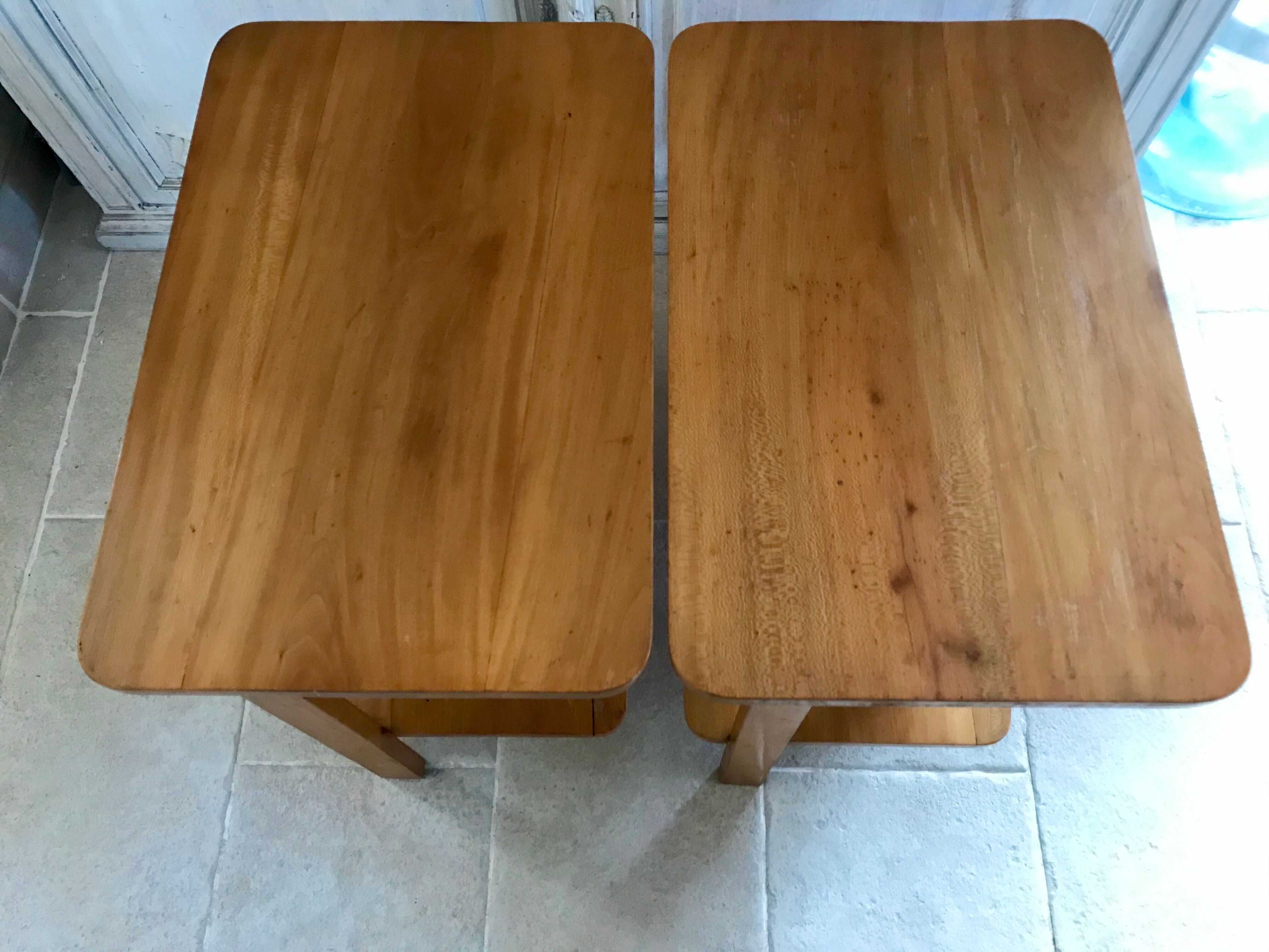 Tripod bedside table