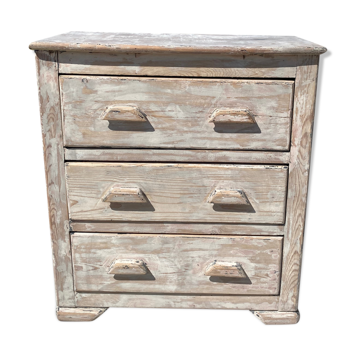 Wooden chest of drawers