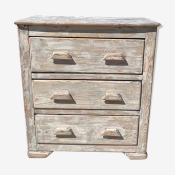 Wooden chest of drawers