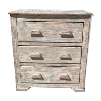 Wooden chest of drawers