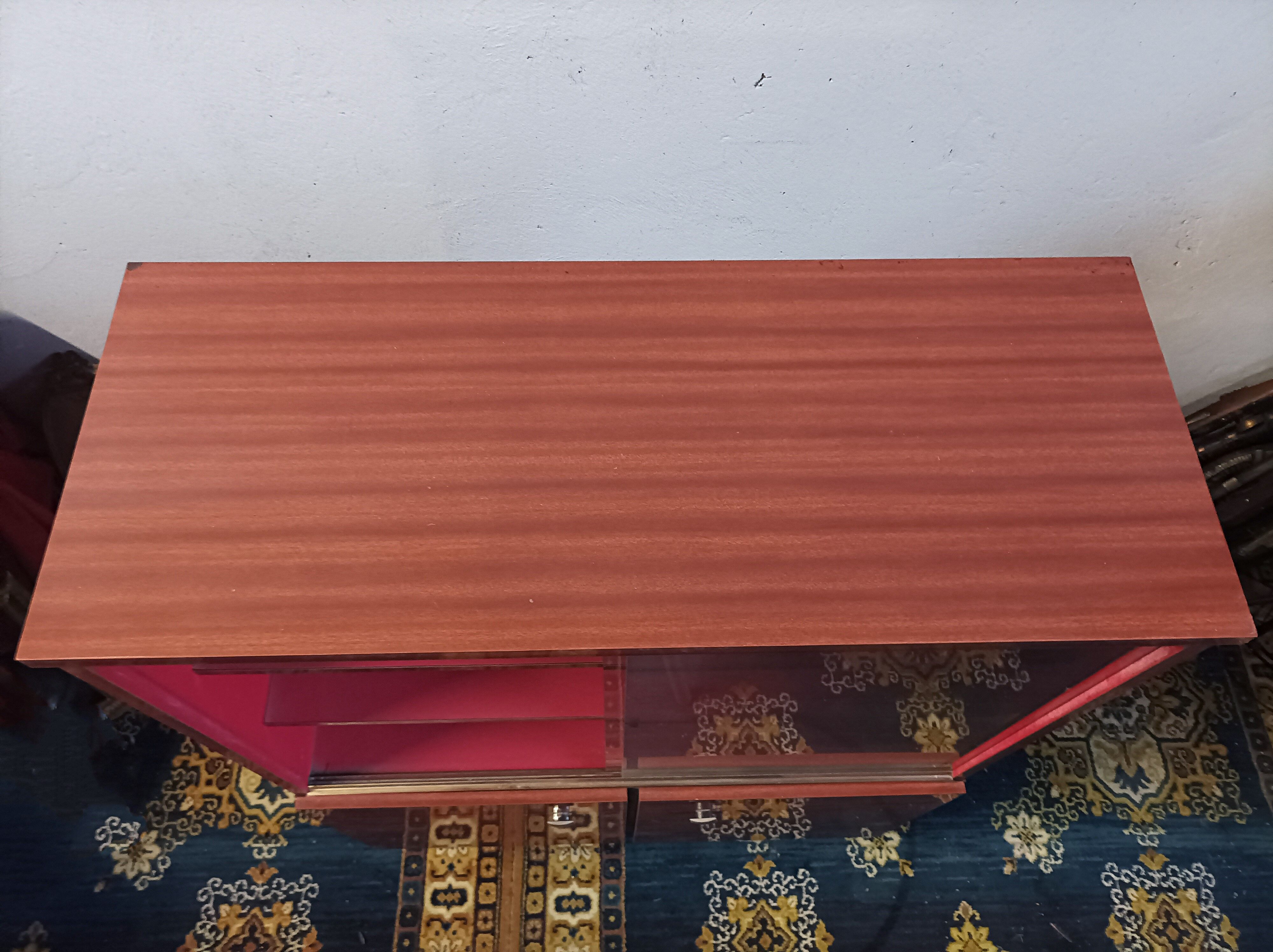 Vintage display cabinet in mahogany veneer