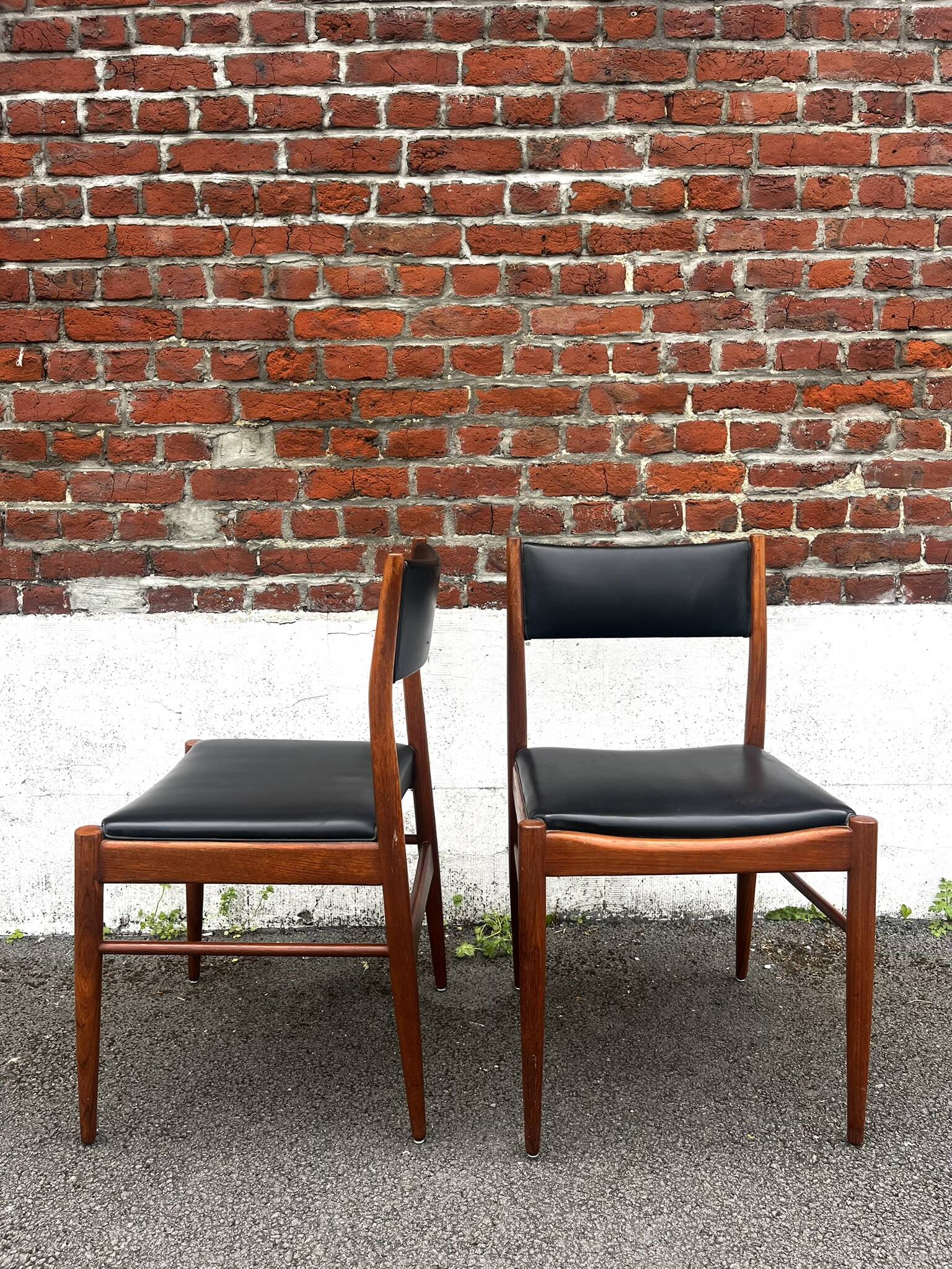 Set of 2 vintage Scandinavian chairs in wood and black faux leather.