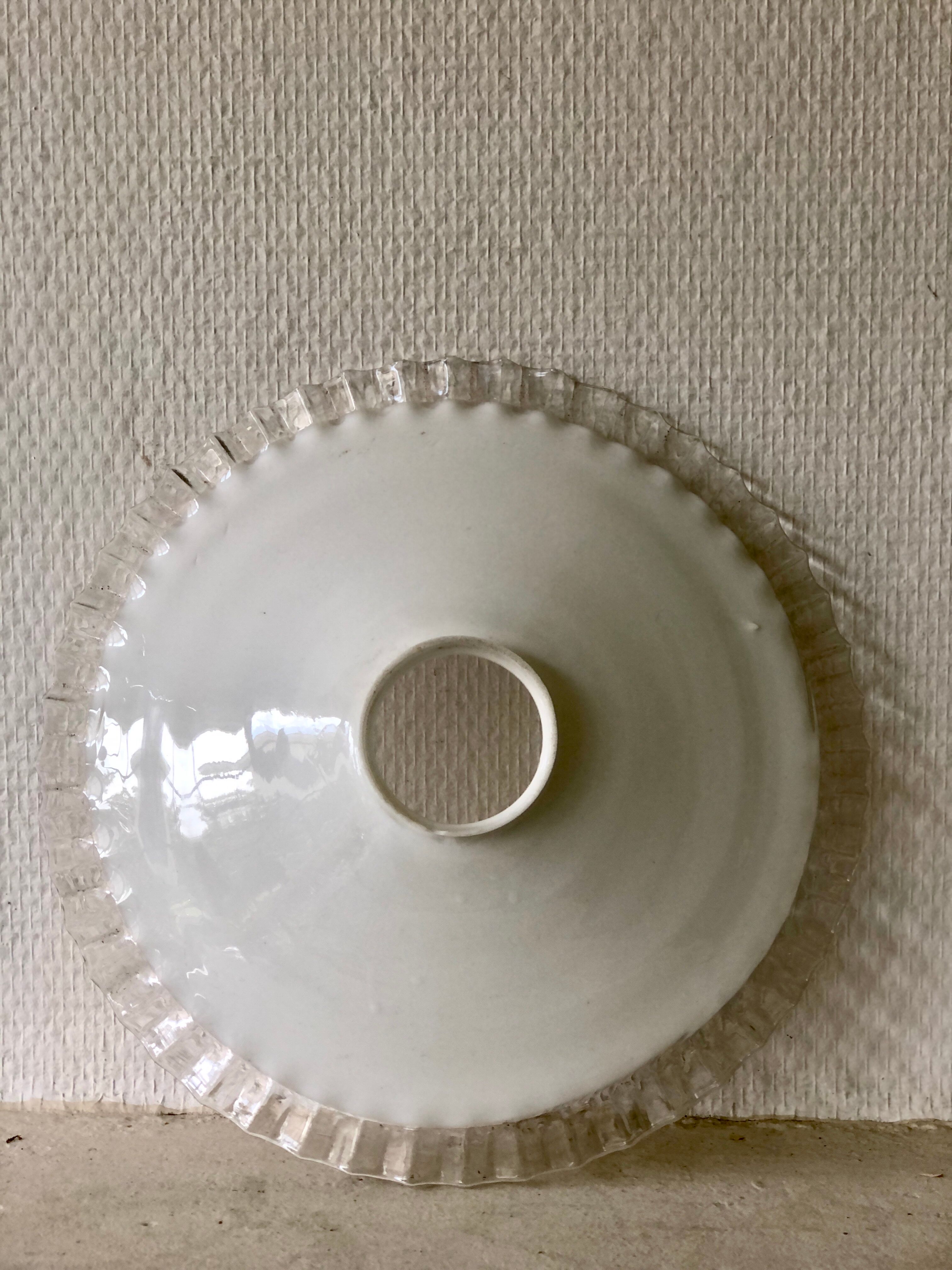 Suspension in white opaline with lace