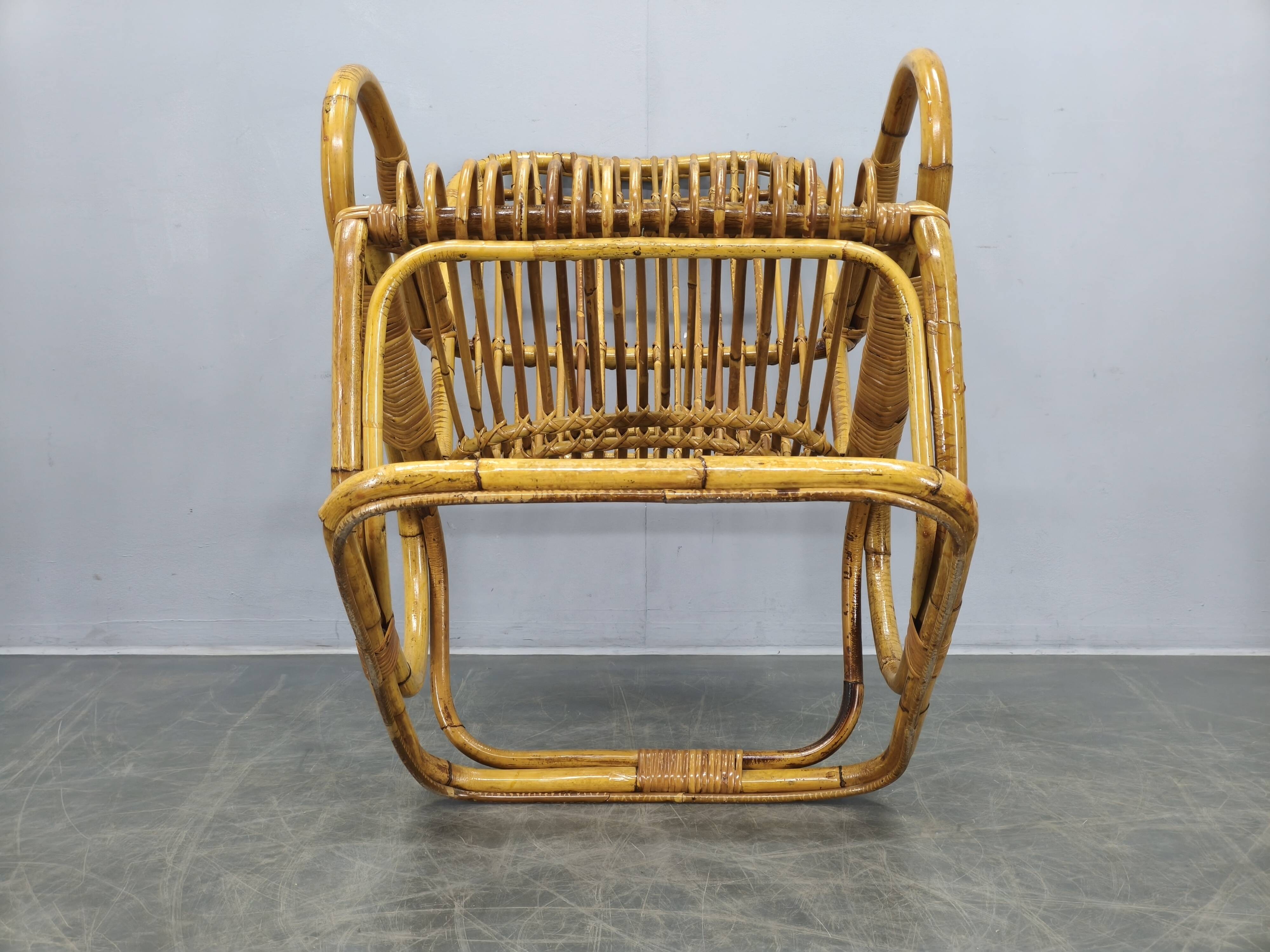 Fauteuil en rotin italien des années 1960.