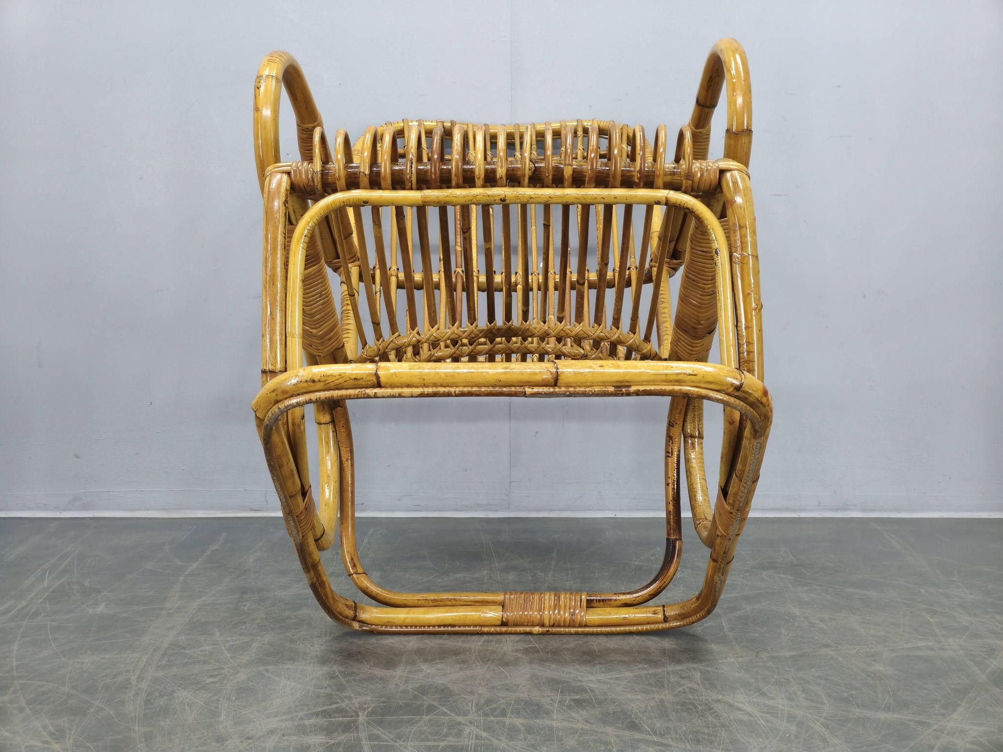 Fauteuil en rotin italien des années 1960.