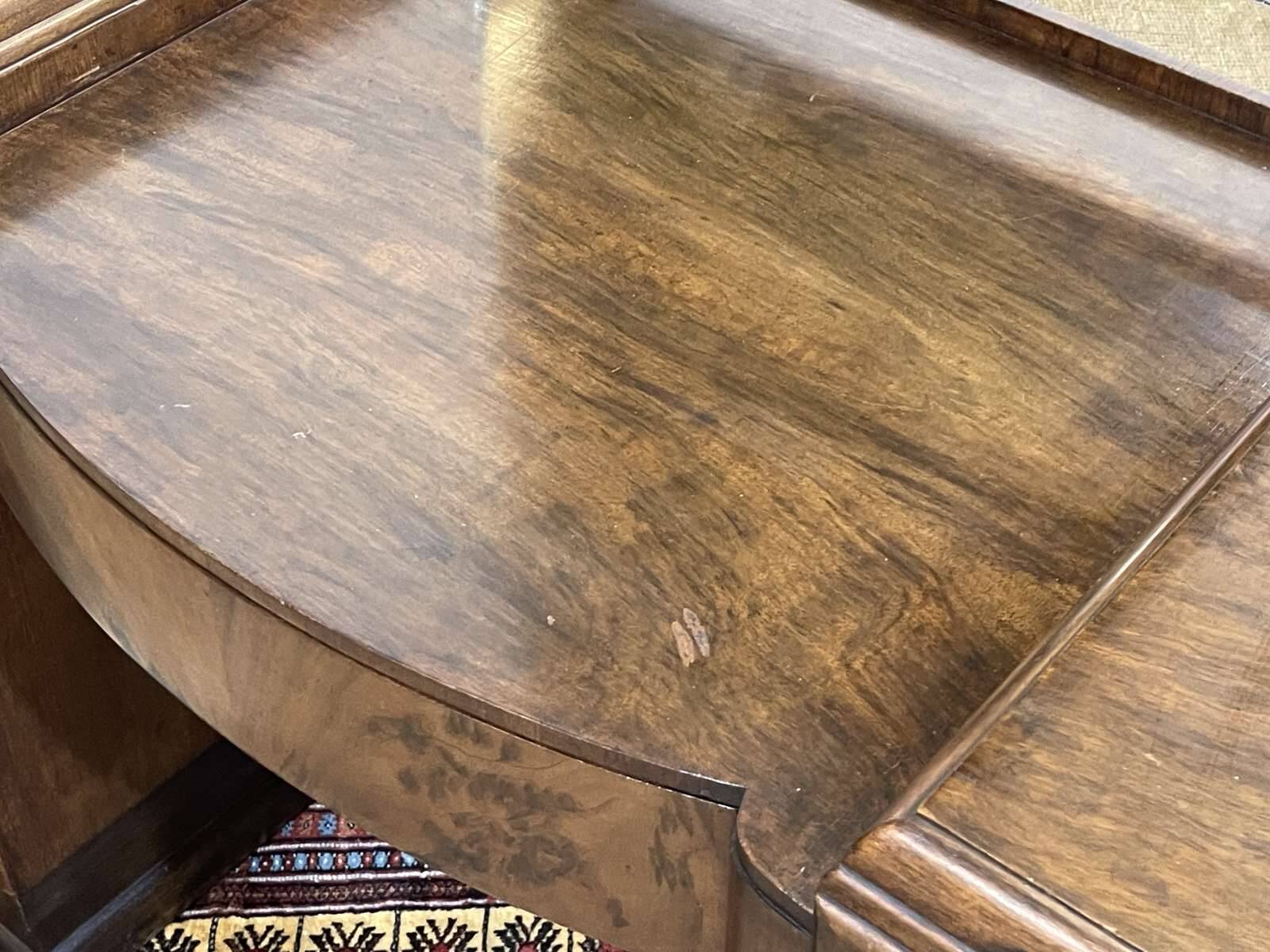 Art Deco English hairdresser in walnut from the 1930s.