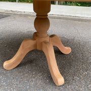 Table à manger ronde extensible décapée en merisier massif brut pied centra