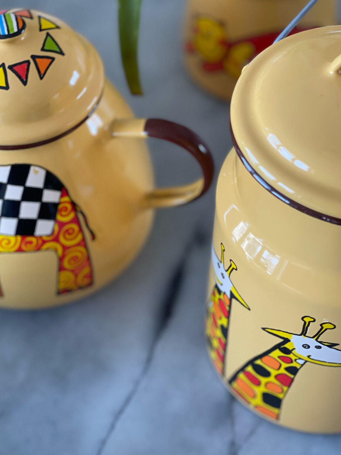 Enamelled sheet metal tea set