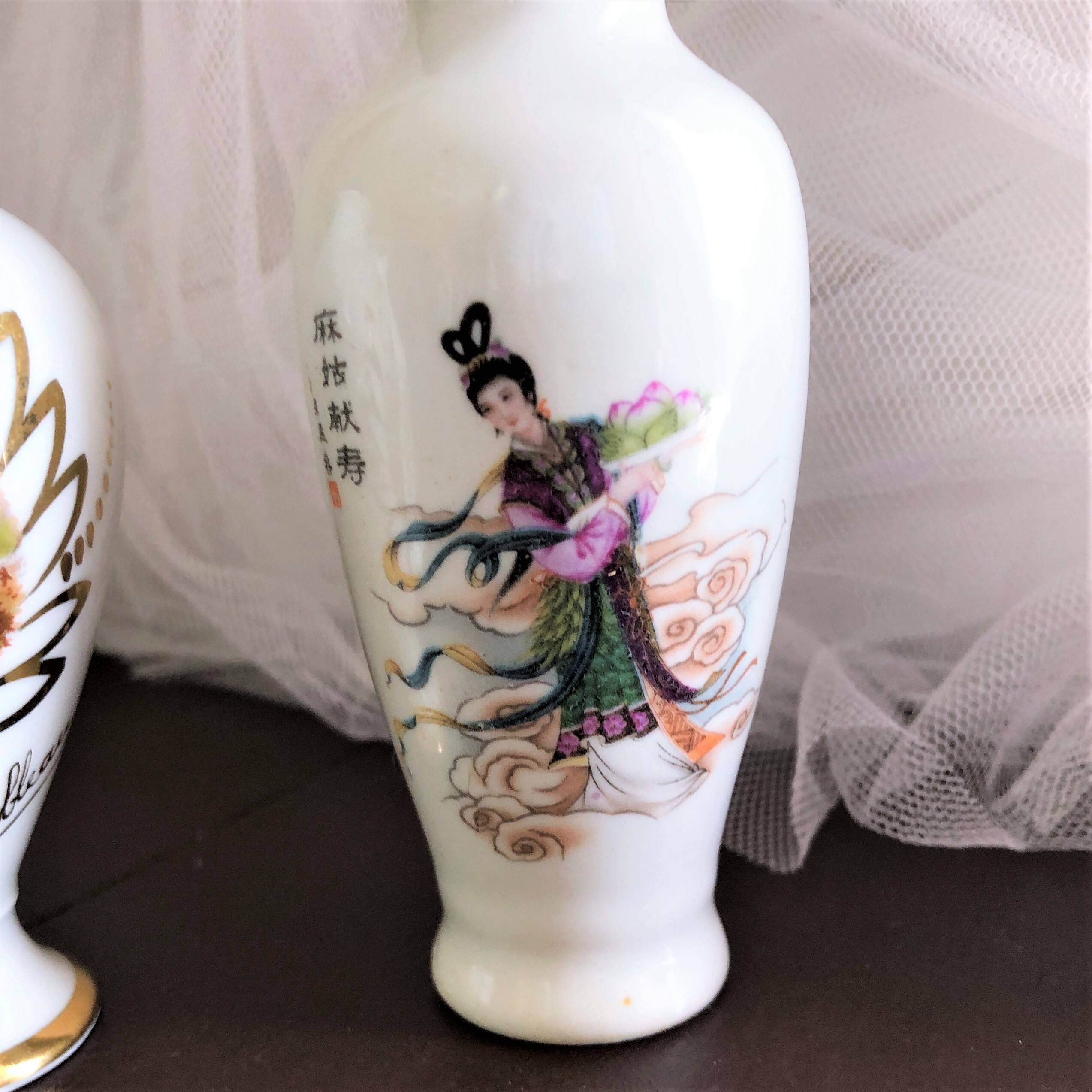 Set of 3 porcelain vases