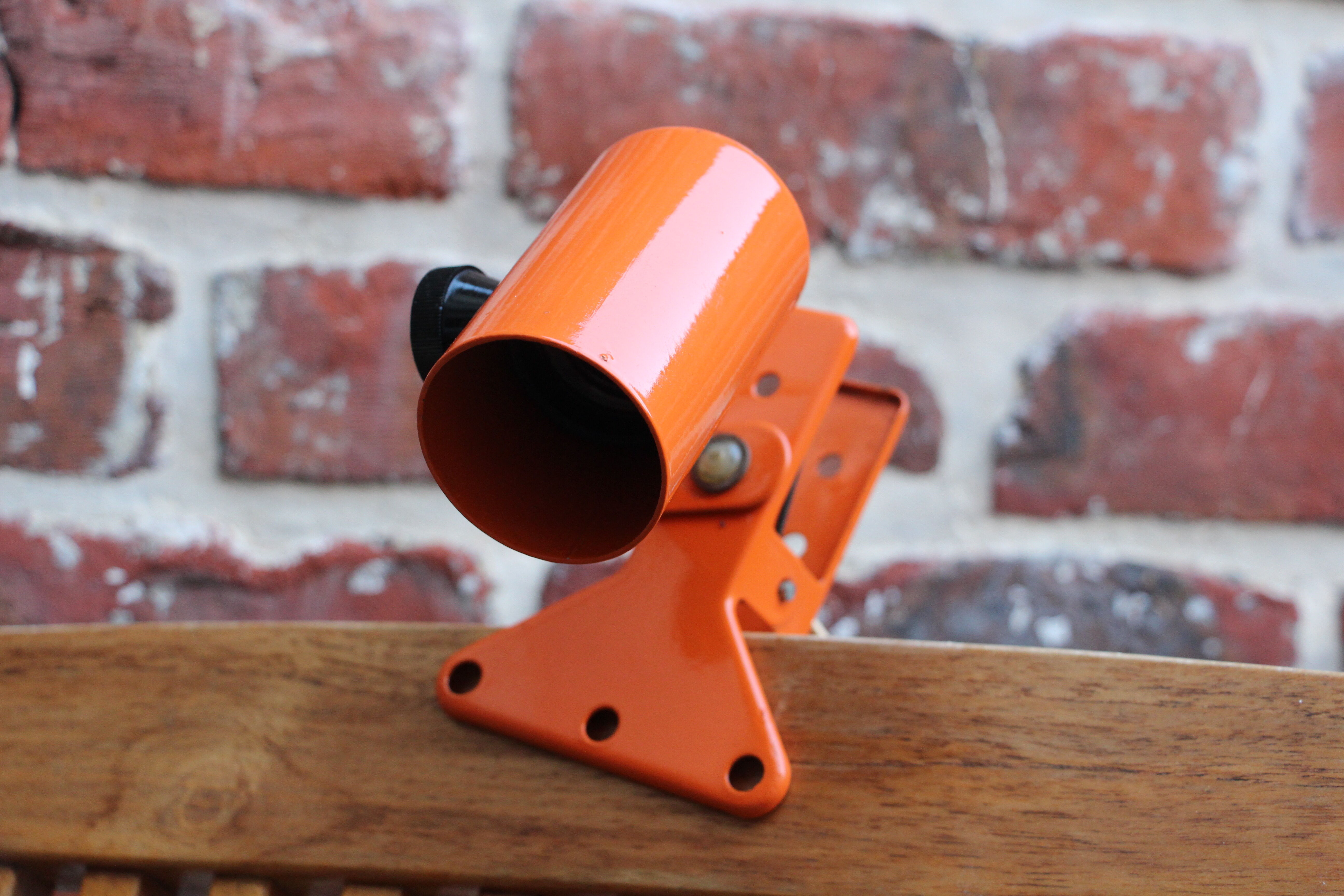 Seventies orange clip spot