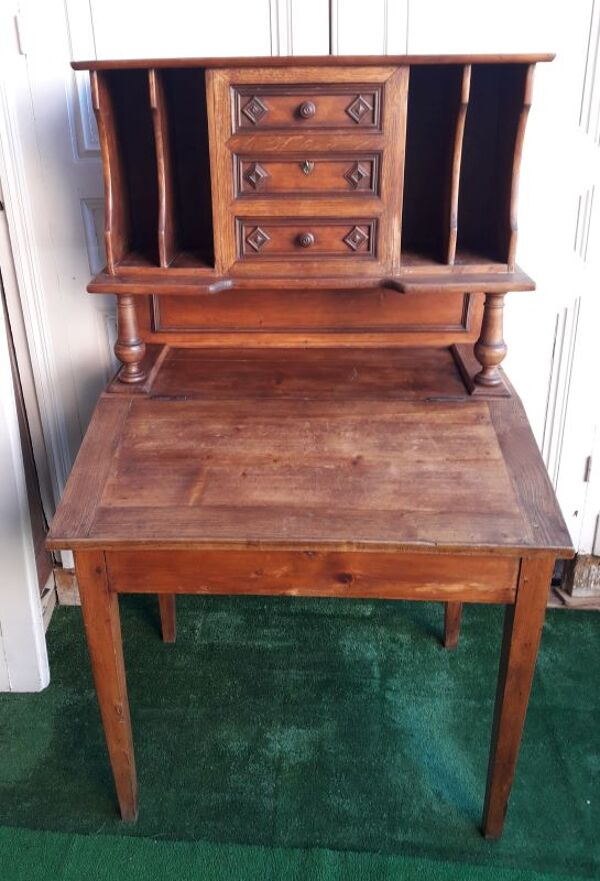 Bureau à pente avec trieur, tiroirs et casiers de rangement