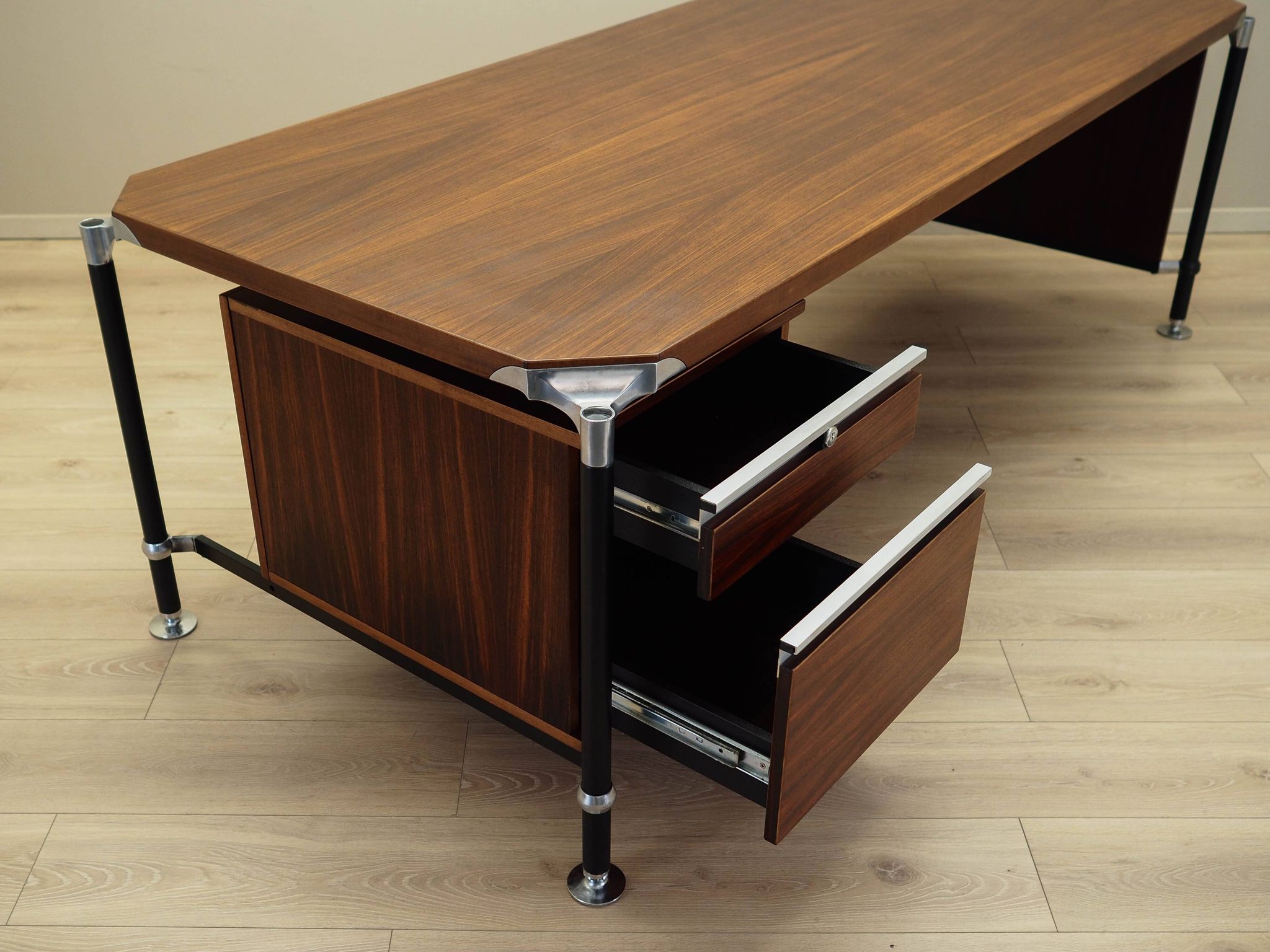 Rosewood desk, Italian design, 1970s, designers: Ico & Luisa Parisi, manufa