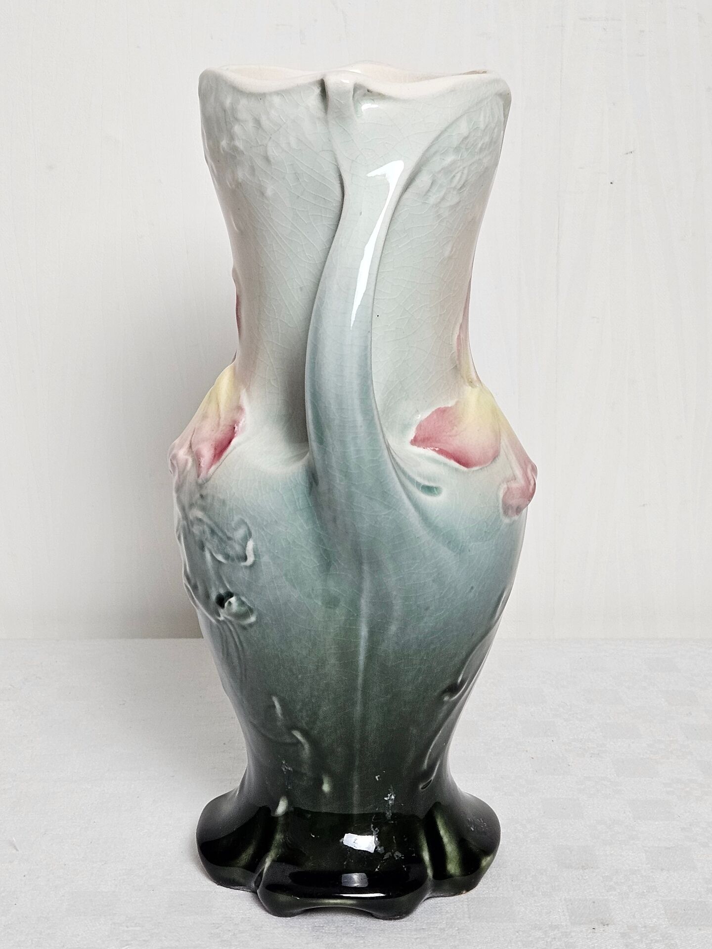 Vase barbotine iris Art nouveau
