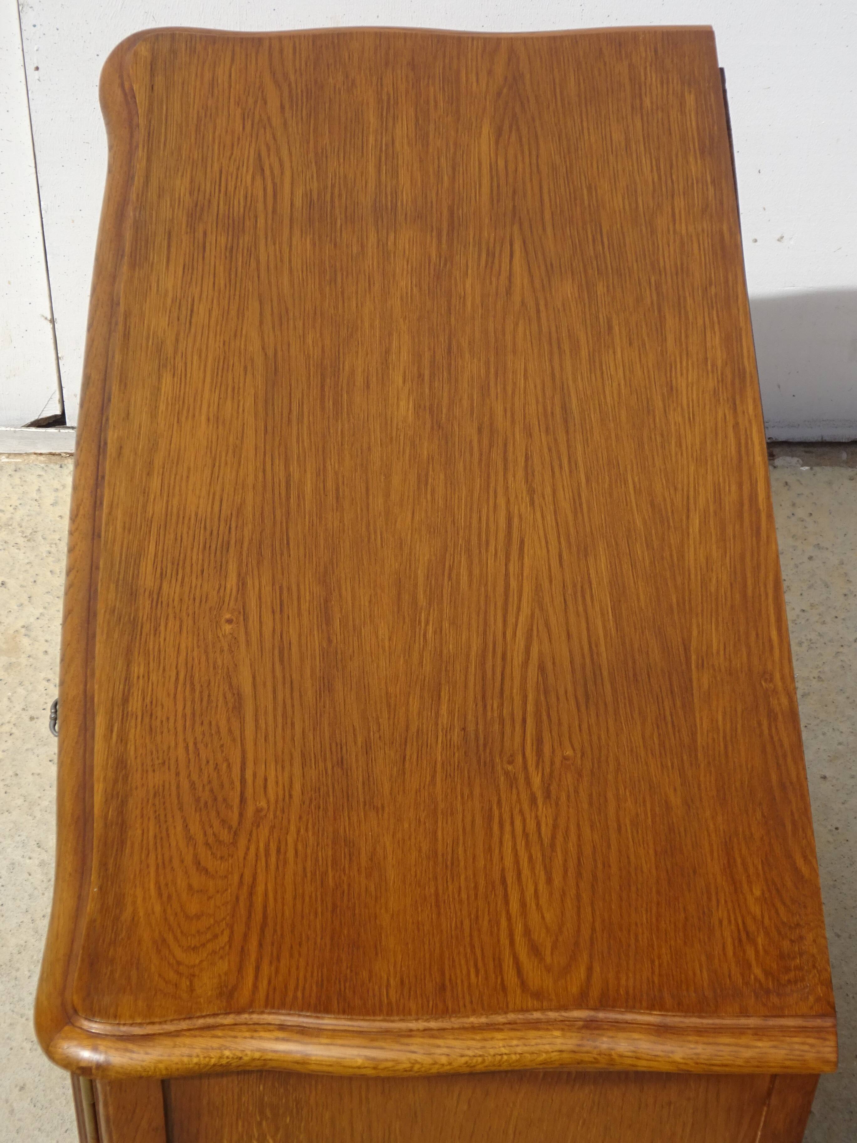 Oak TV unit with a rotating top