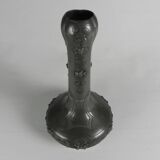 Art Nouveau vase in pewter signed Pechez, early 20th century.