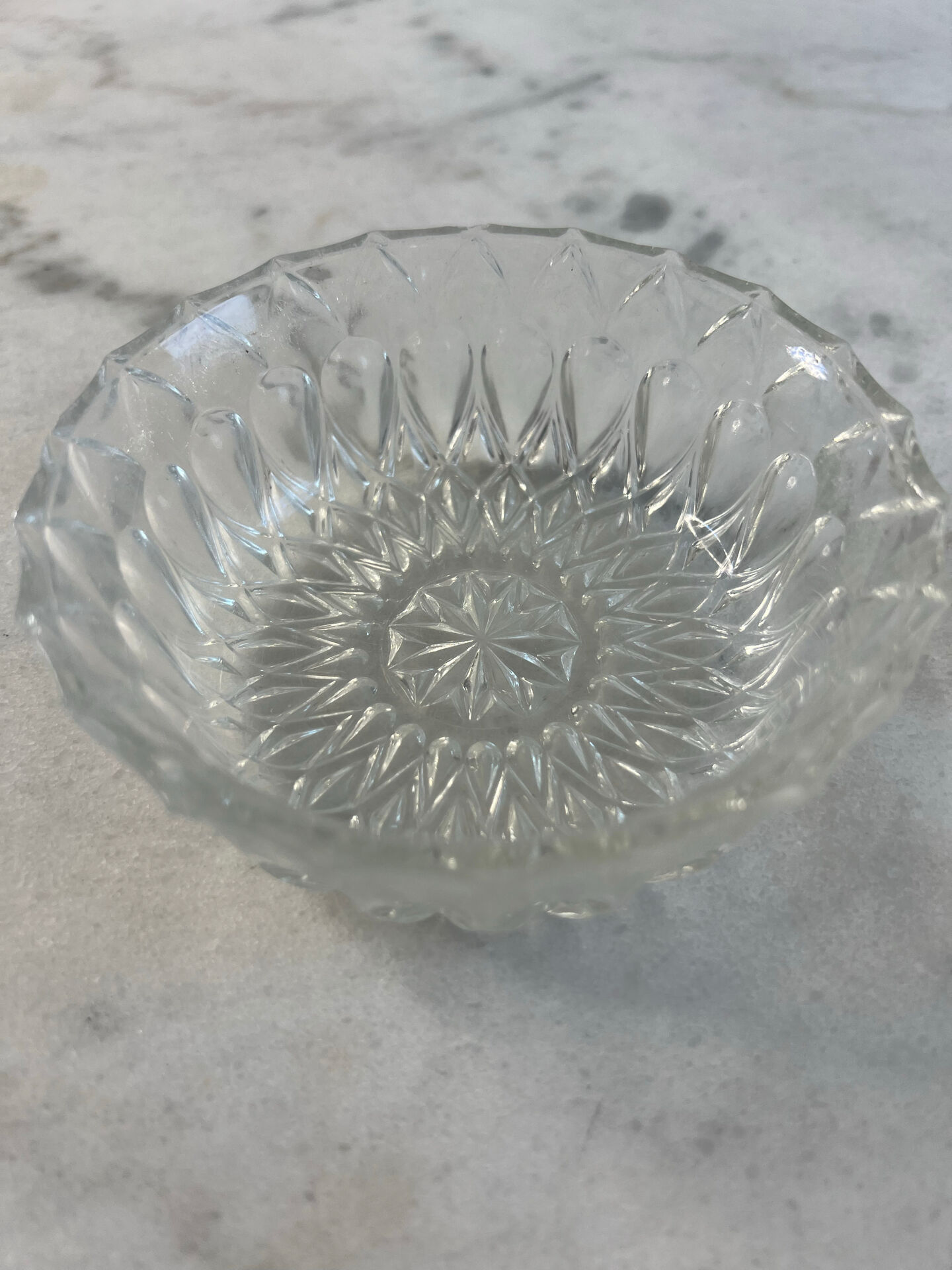 Coupelle en verre taillé 11cm