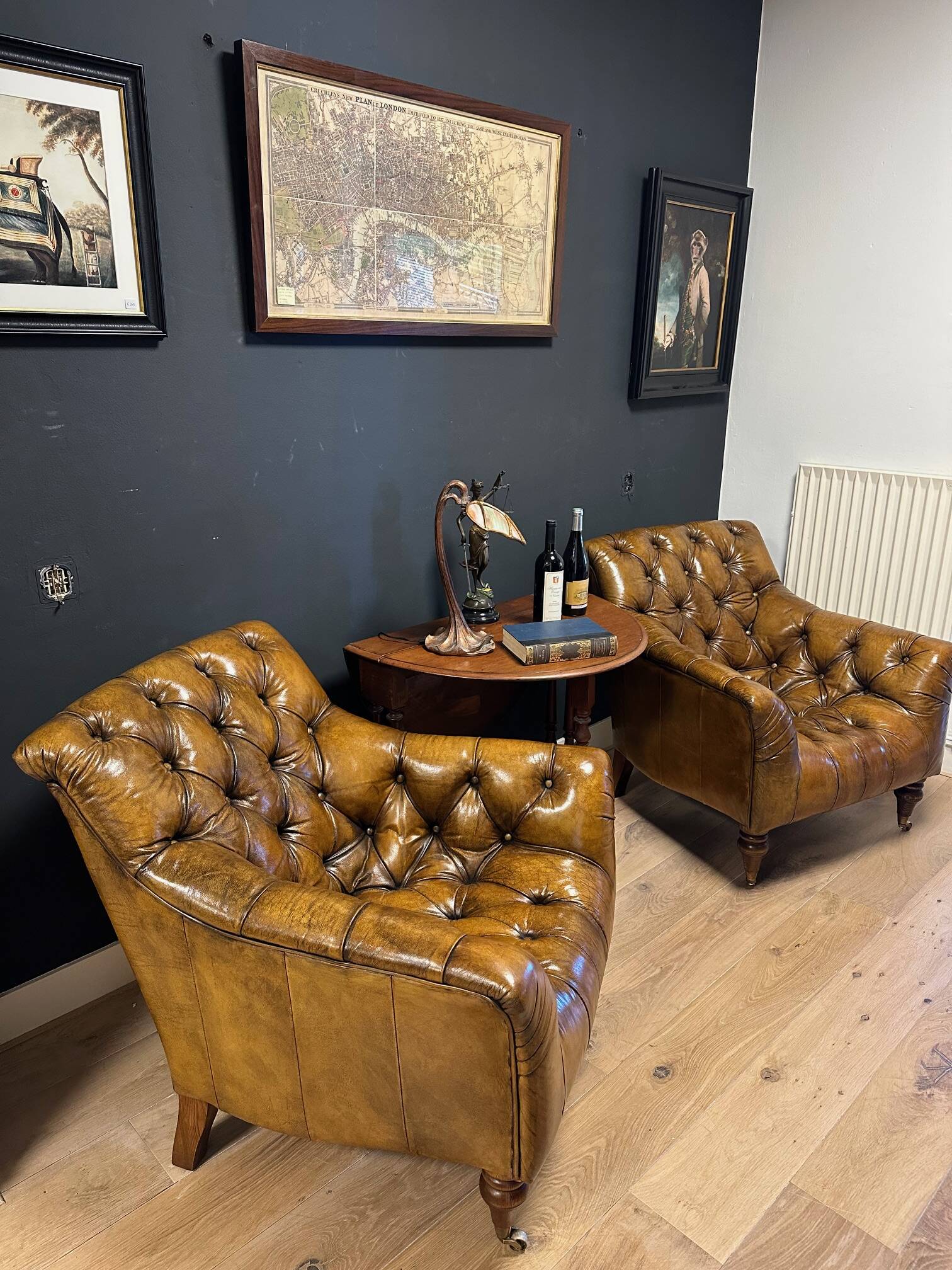 Set of 2 leather club chairs