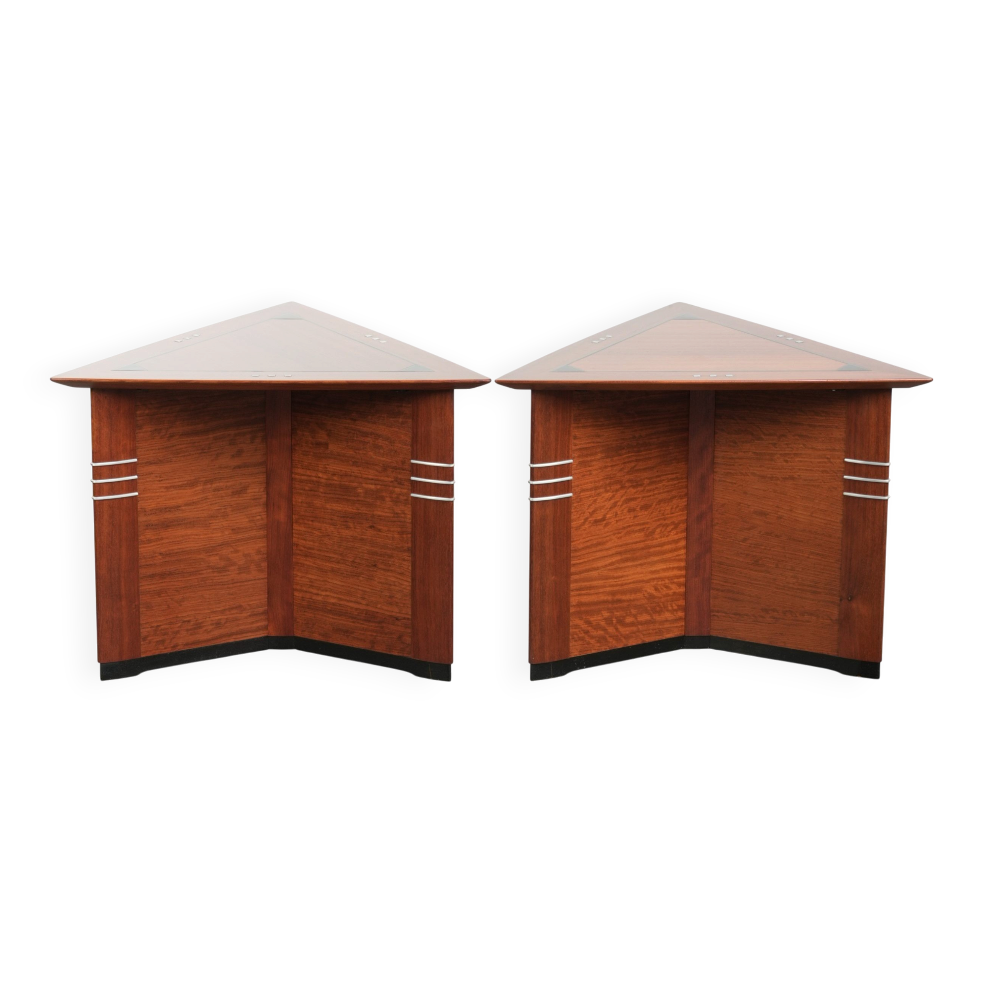 Ensemble de luxe de 2 tables d'appoint/à café en forme de triangle au design Art Déco.