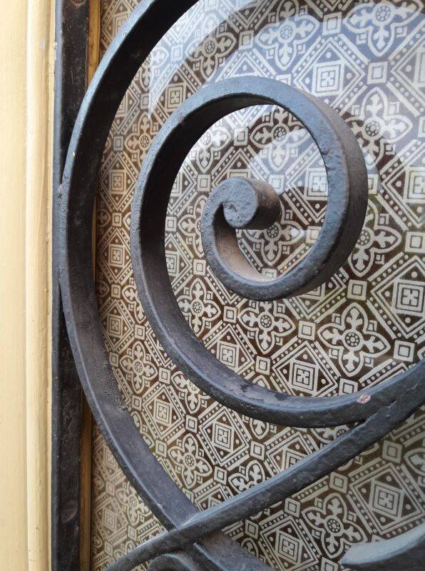 19th century double arched entrance door in oak with grilles and old glass