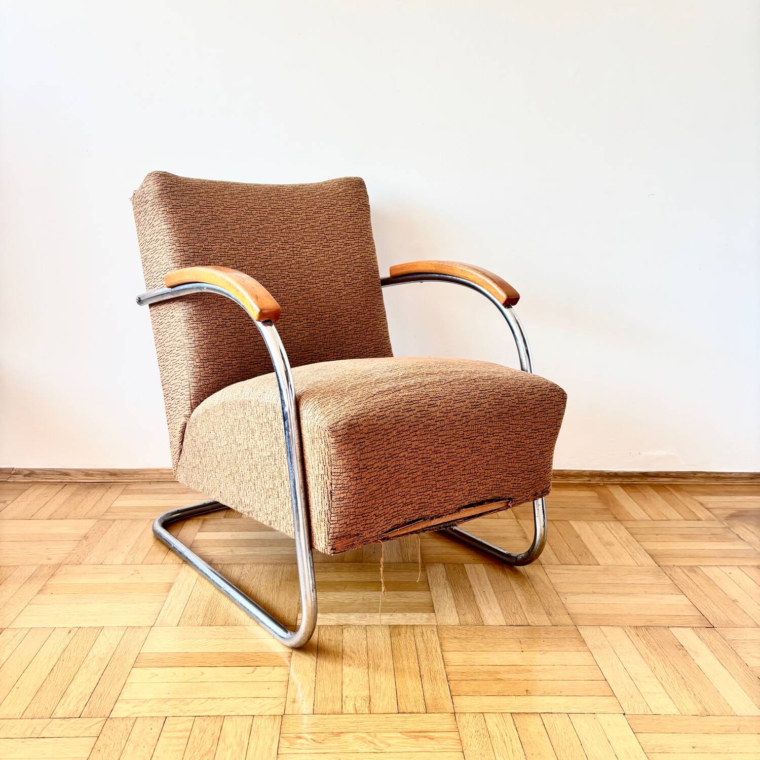 Fumctionalist armchair