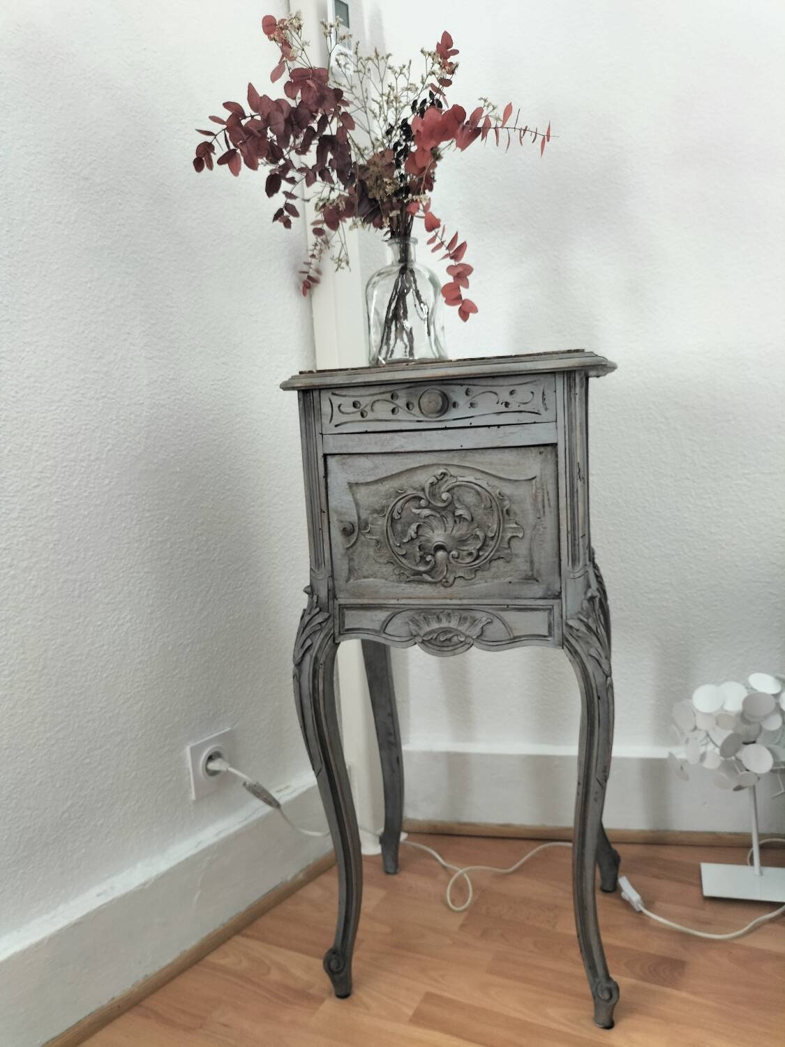 Table de chevet en bois et marbre, 1 tiroir et 1 placard