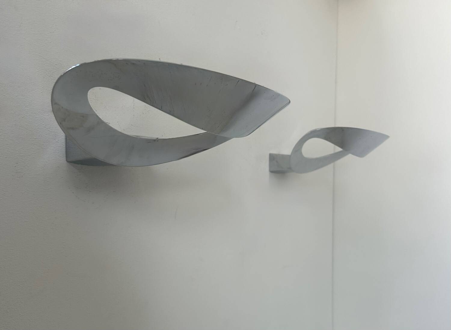 Pair of Mesmeri wall lamps for Artemide, Chrome-plated metal, Italy 1980