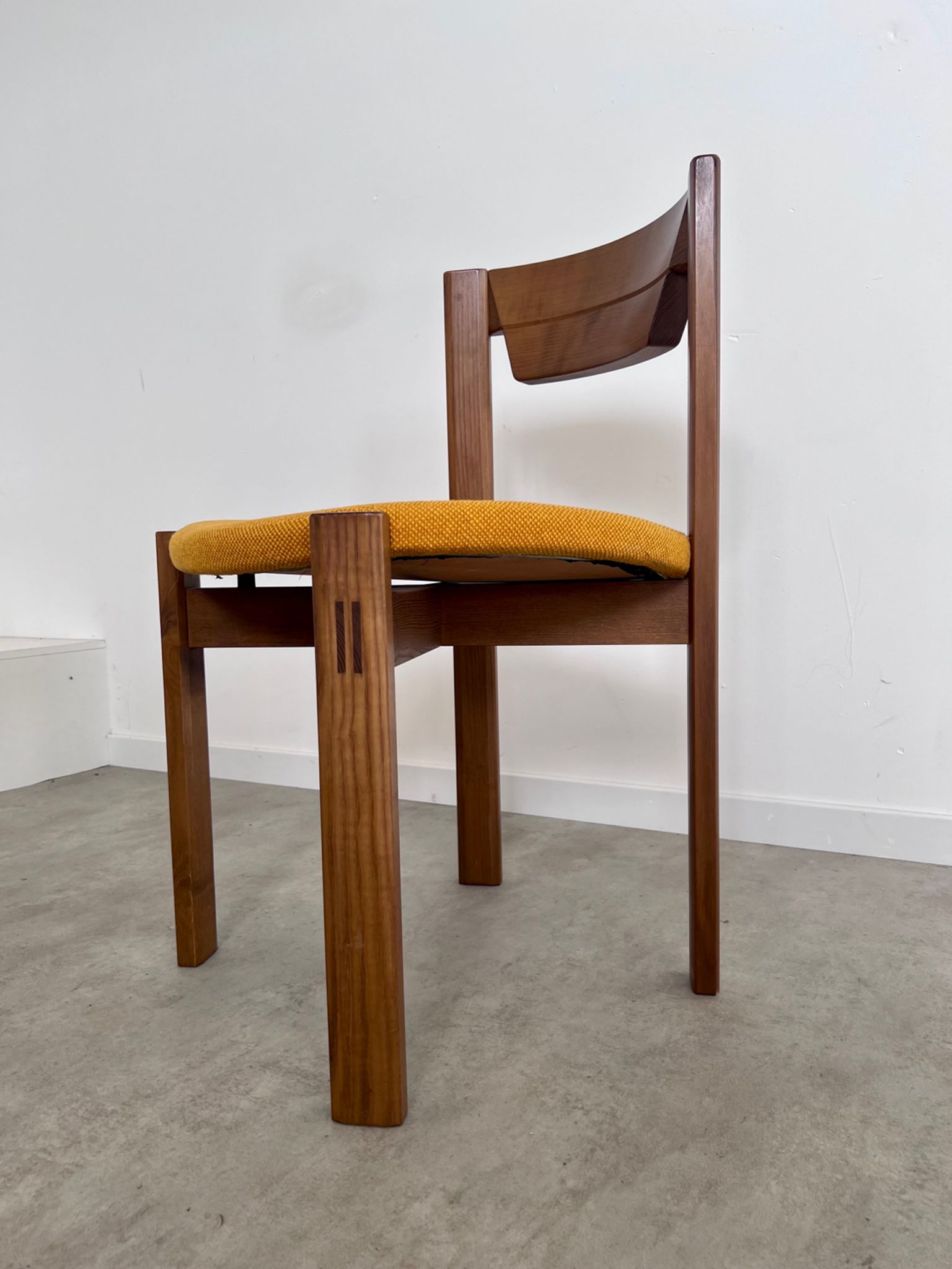 Set of 4 Scandinavian style chairs Girsberger 70s vintage solid wood