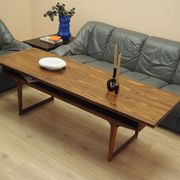 Table basse en palissandre danois avec étagère, années 1960