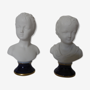 Pair of busts of children made of porcelain biscuits