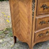 Louis XV style commode in marquetry, 20th century.