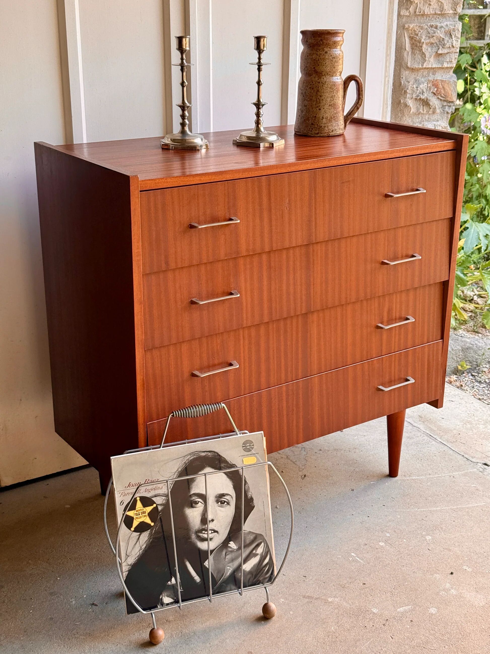 Mid-century commode style