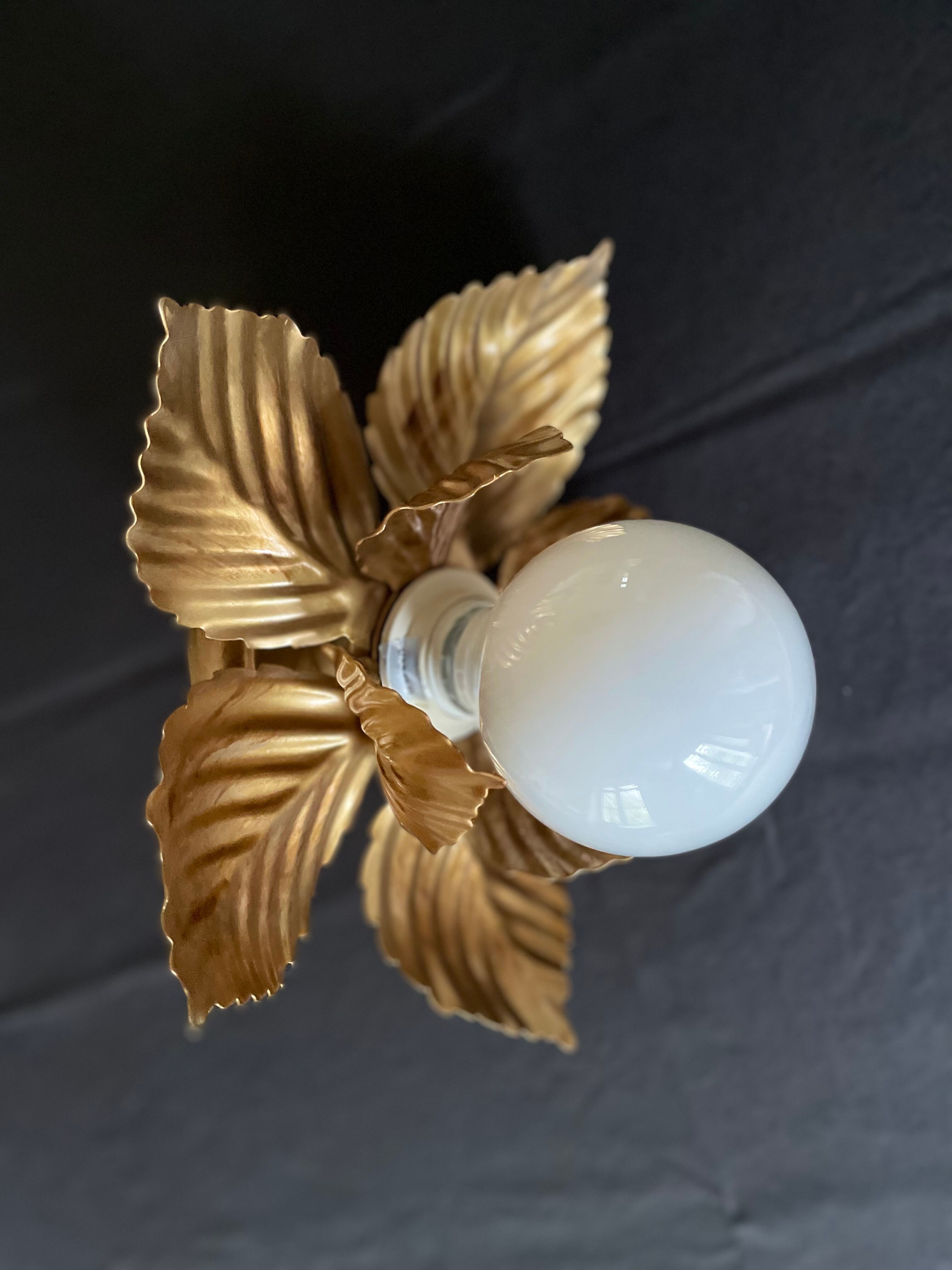 Wall lamp or ceiling lamp golden flower