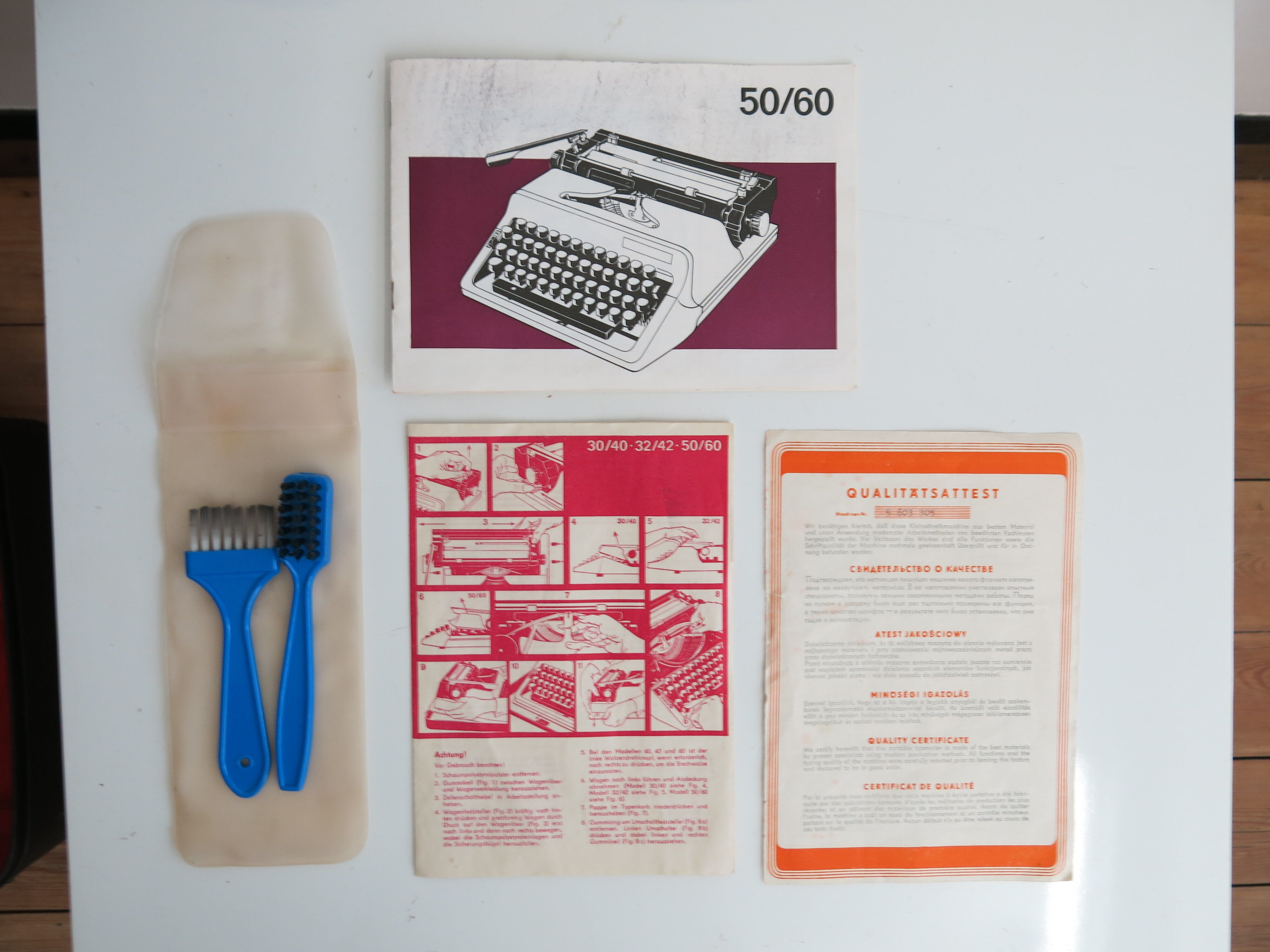 Typewriter Daro Erika Model 60