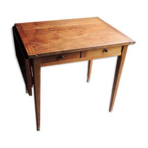 Ancien bureau en bois massif avec