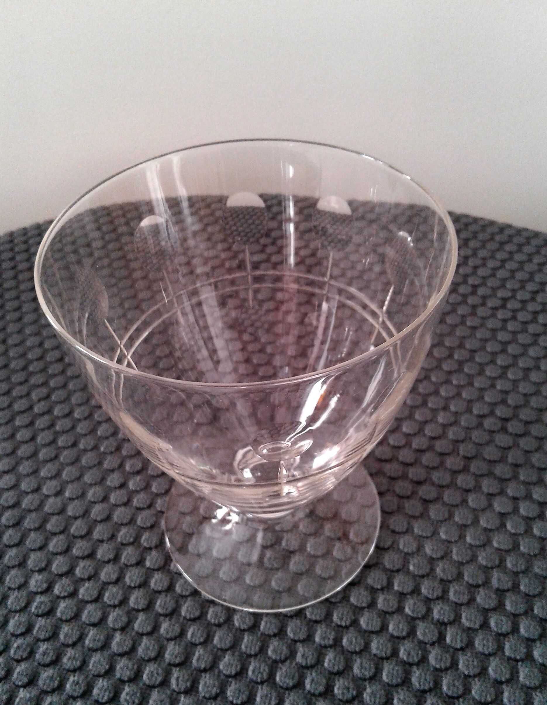 Lot of 5 engraved wine glasses