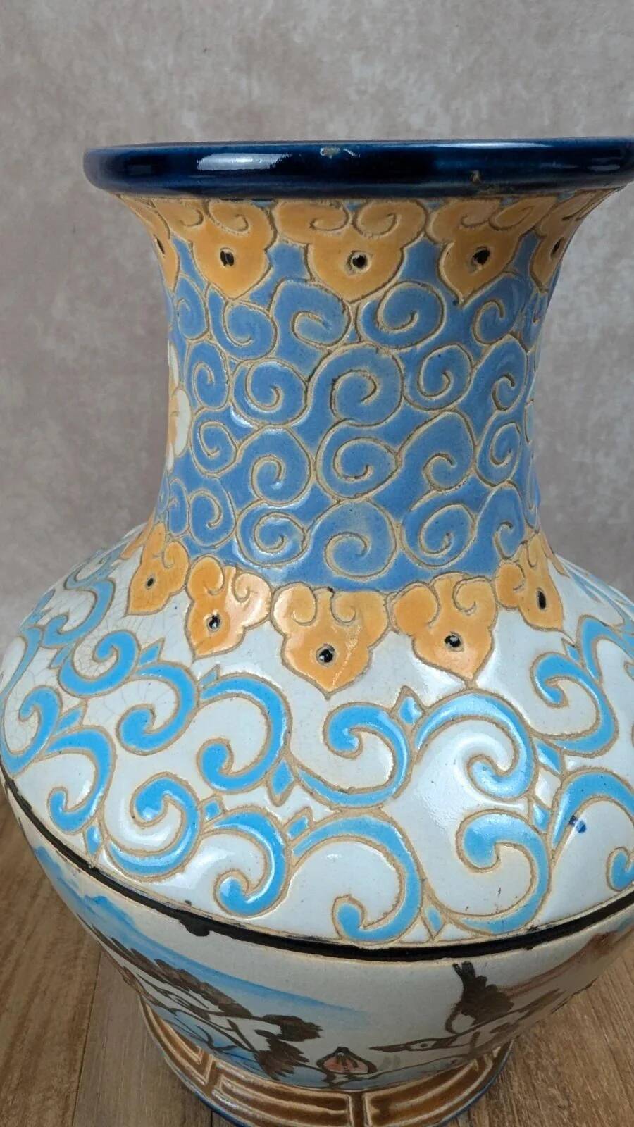 Vase japonisant à décor d’oiseaux et fleurs de lotus
