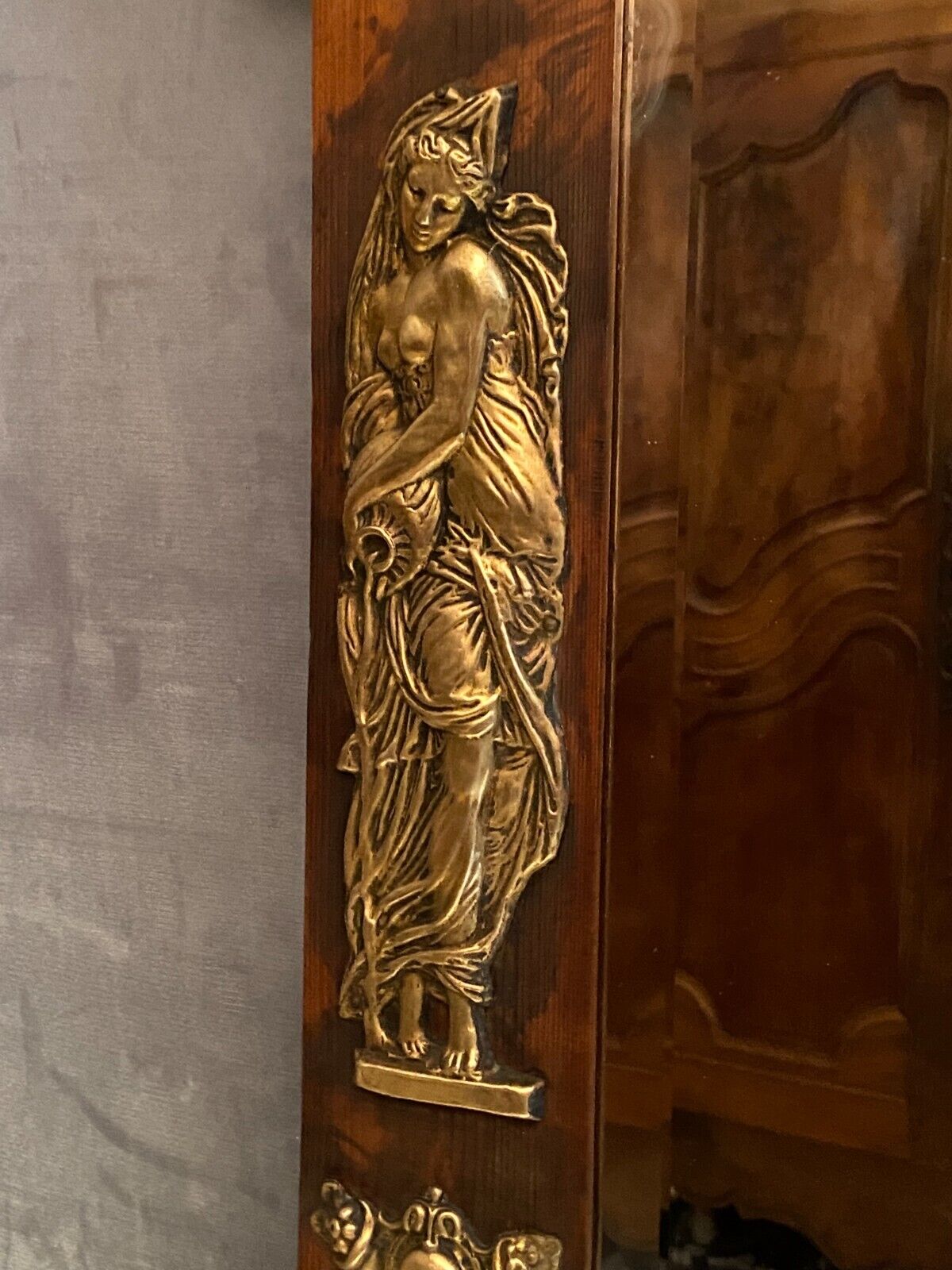 Mirror pediment nineteenth Neo classical decoration antique character brass on wood
