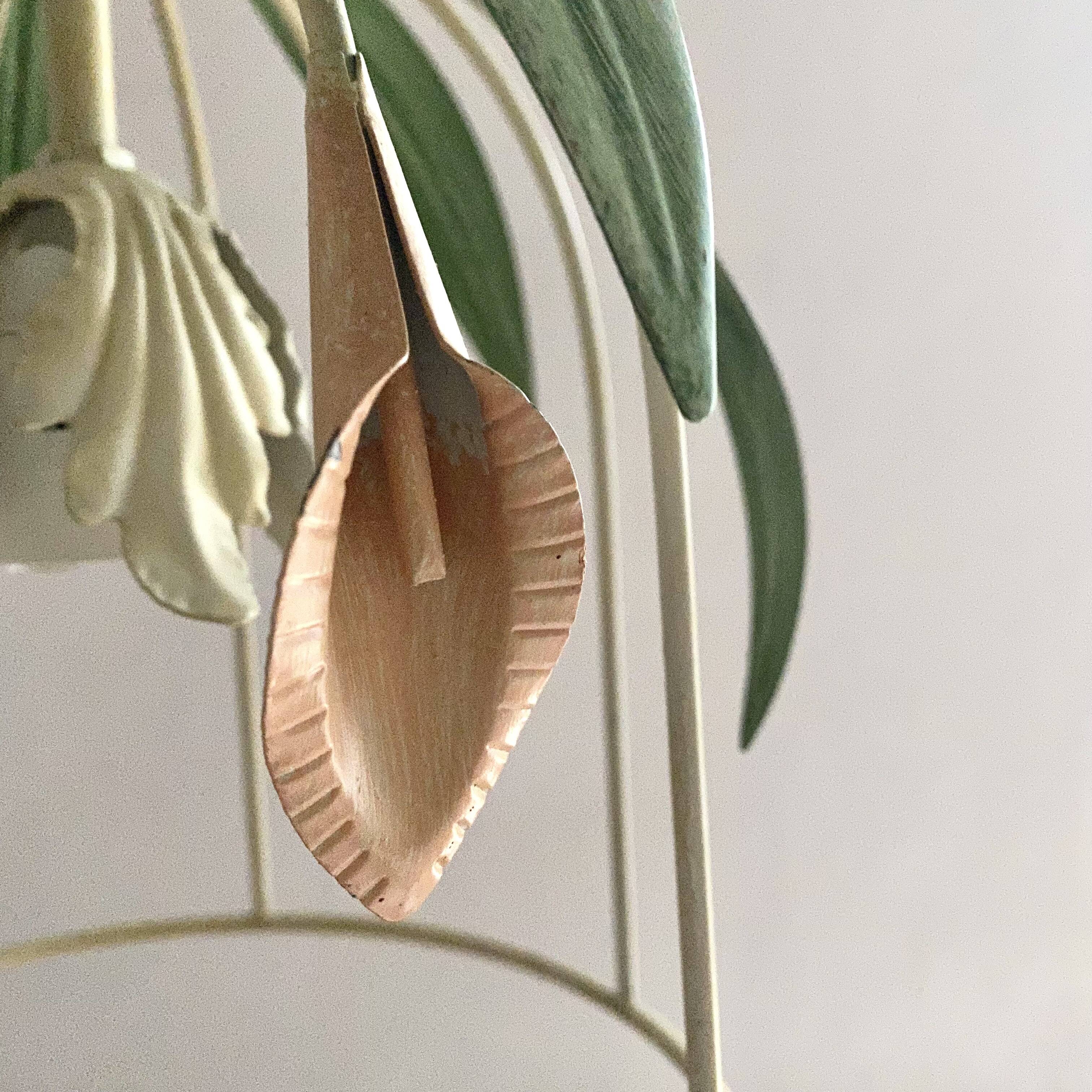 Suspension leaves and flowers