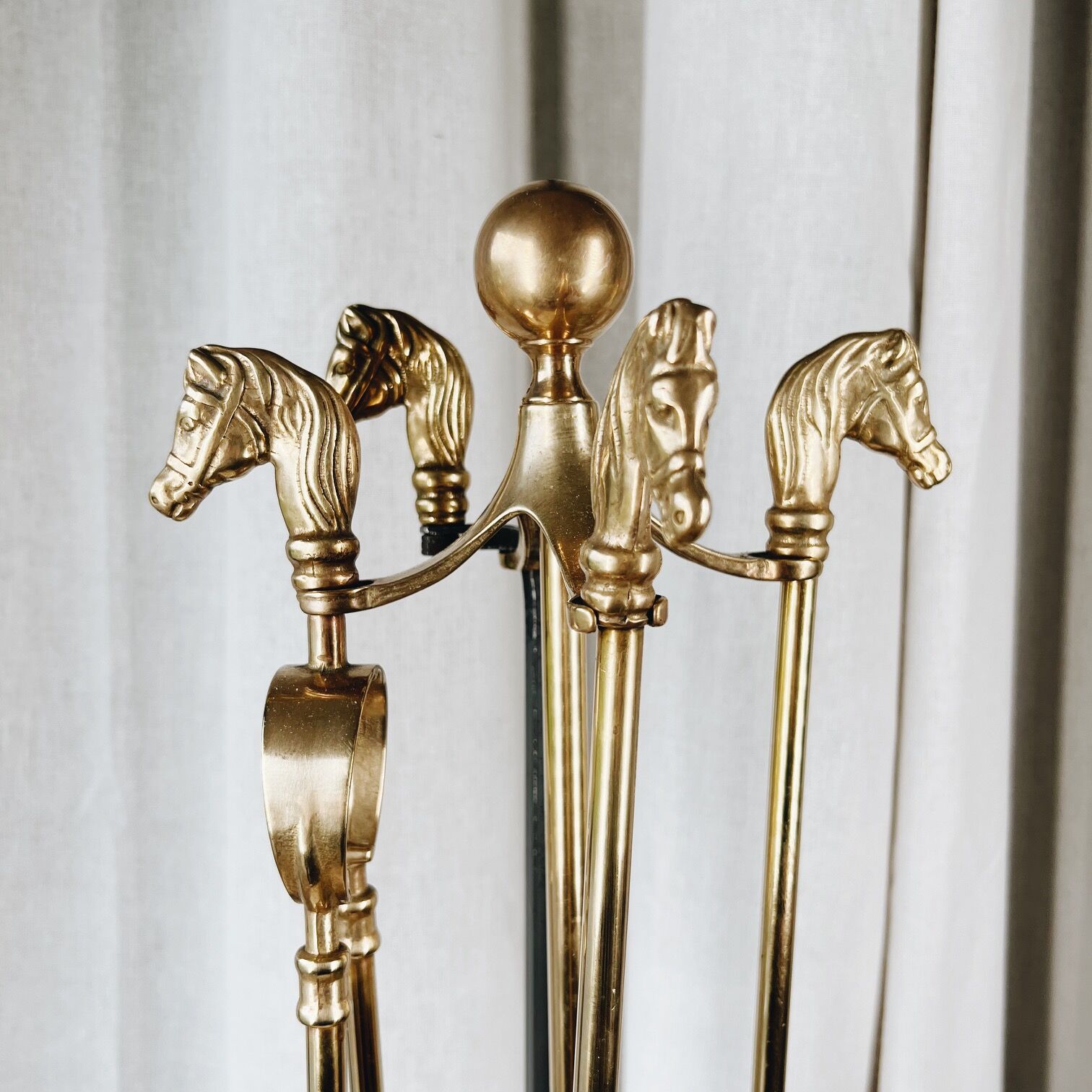 Chimney servant "horse"