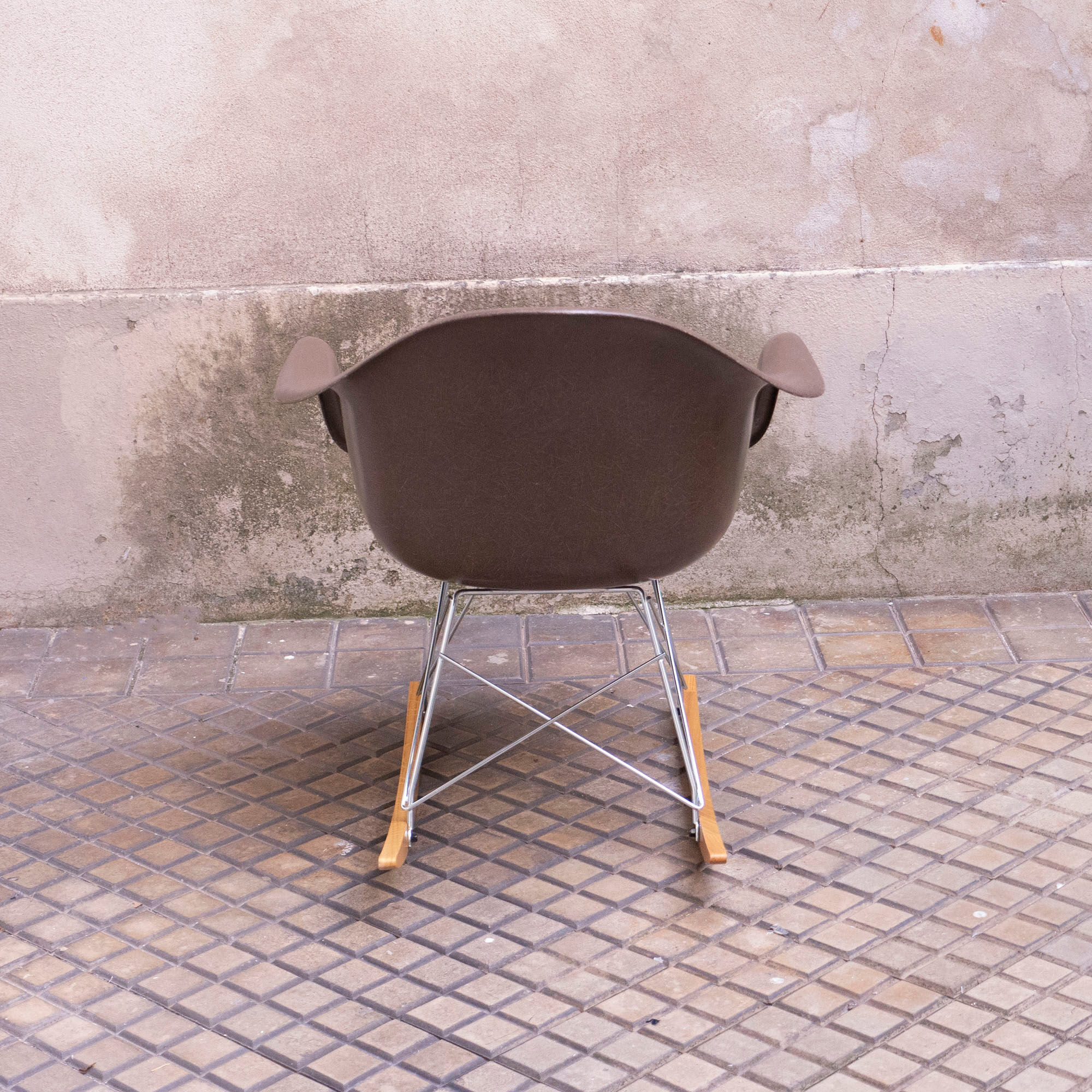 Rocking chair Seal Brown by Charles & Ray Eames - Herman Miller