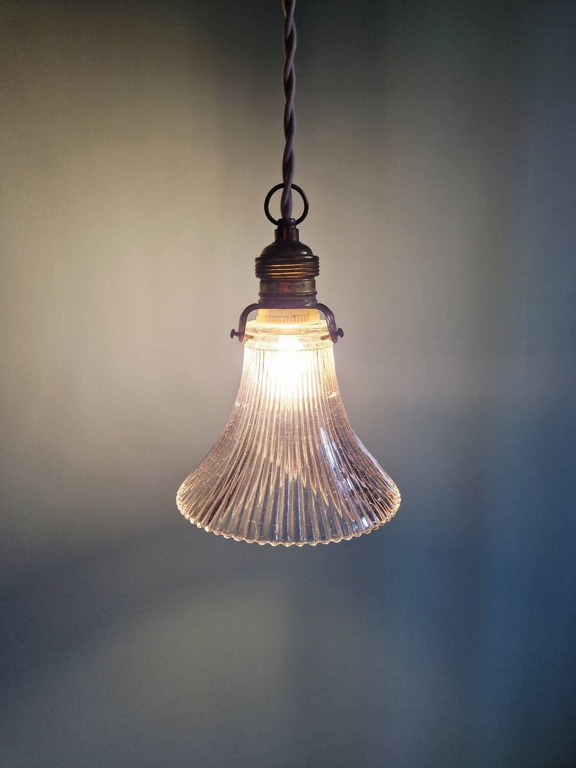 Suspension/baladeuse Art Déco en verre transparent rainuré, 1920-30 