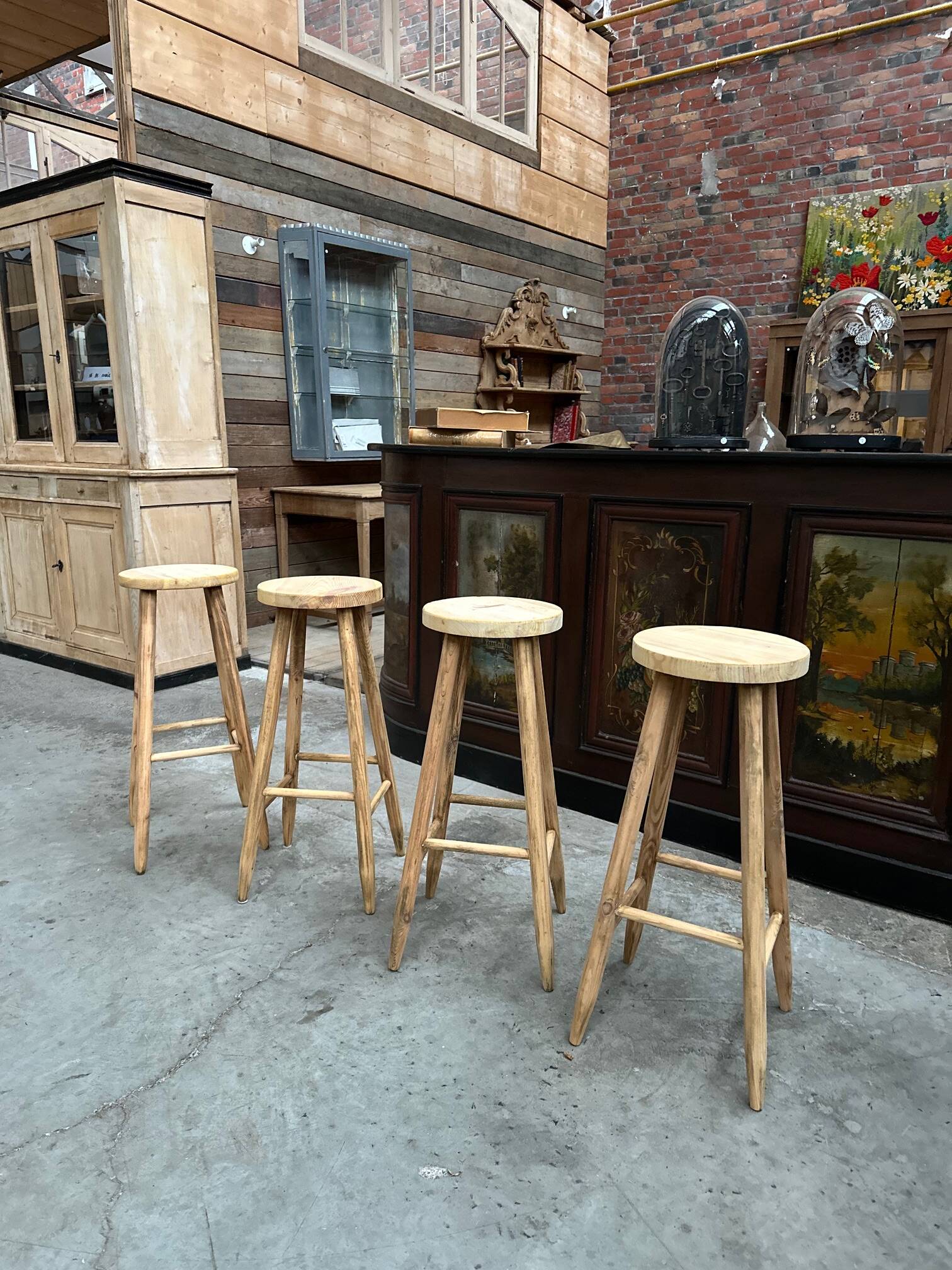 Set of 4 bar stools in fir wood.