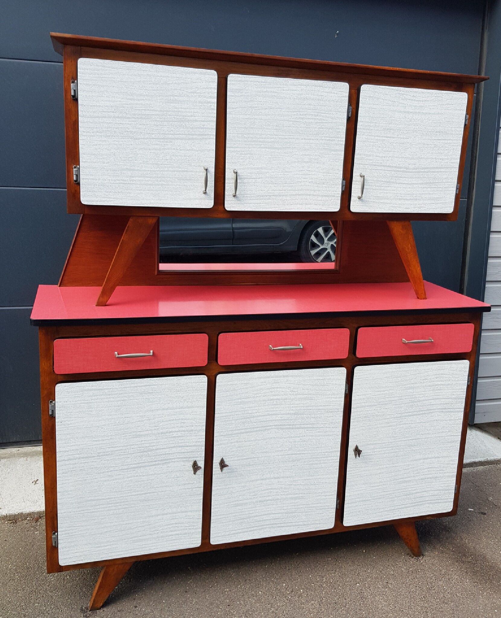 Buffet formica feet compass