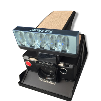 Polaroid SX 70 with pouch and kit "close up"