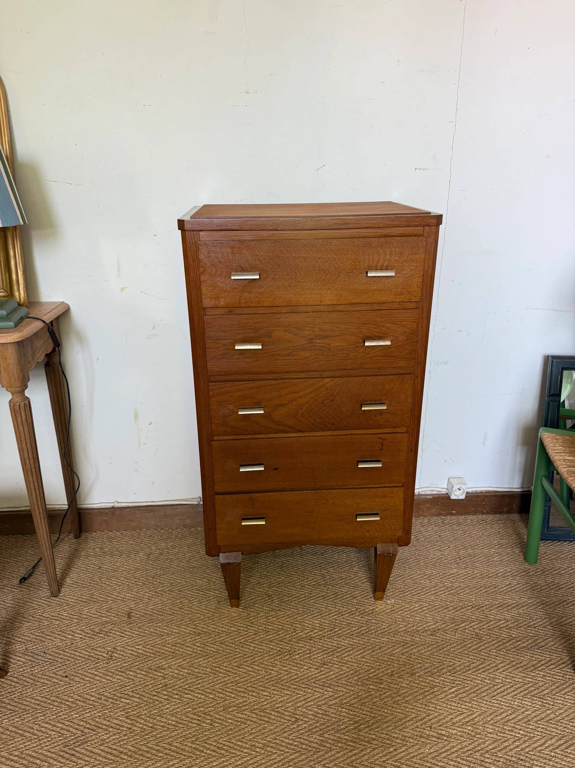 Vintage oak chest of drawers with oak veneer