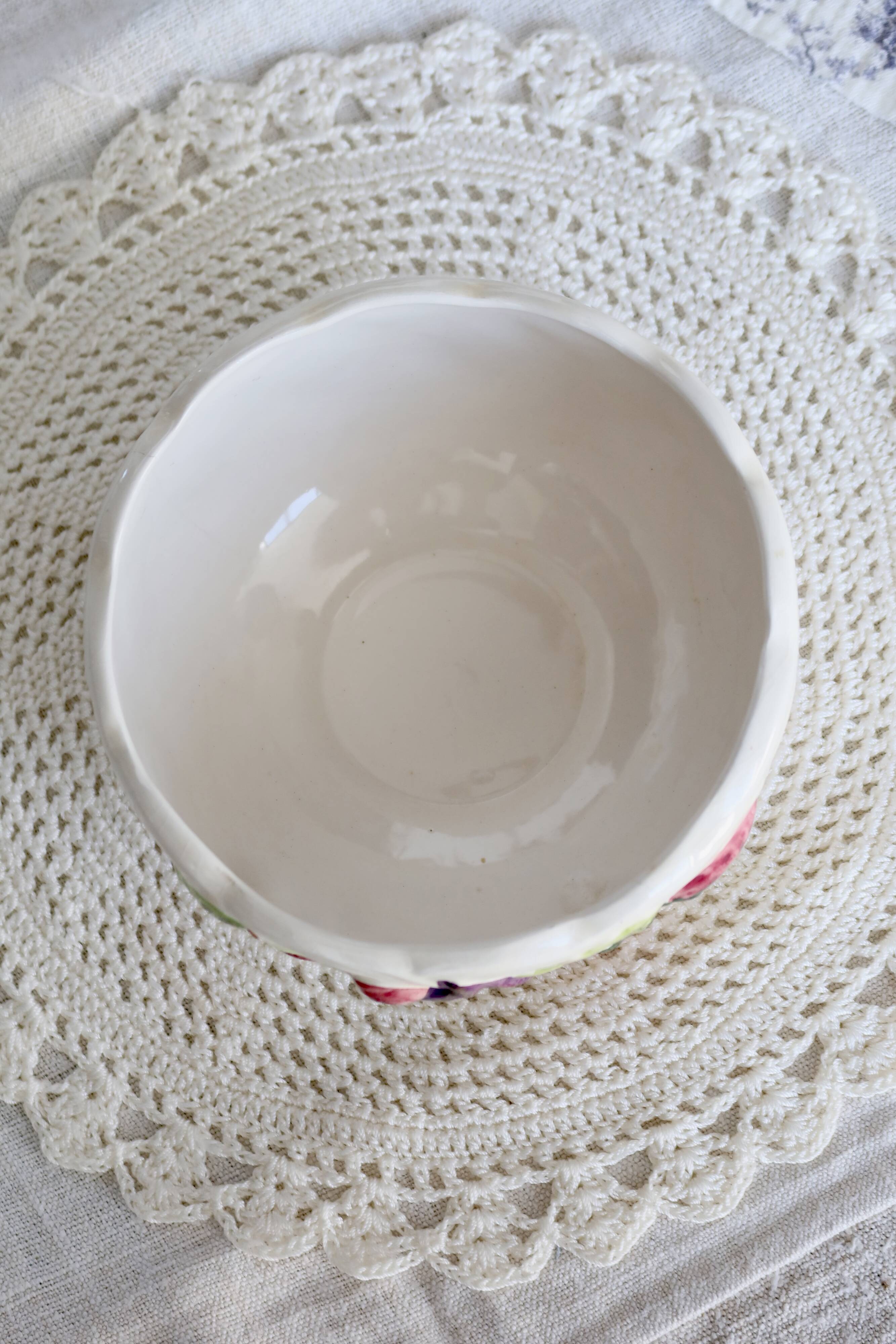 Vintage earthenware bowl with barbotine decoration - Fruit motif